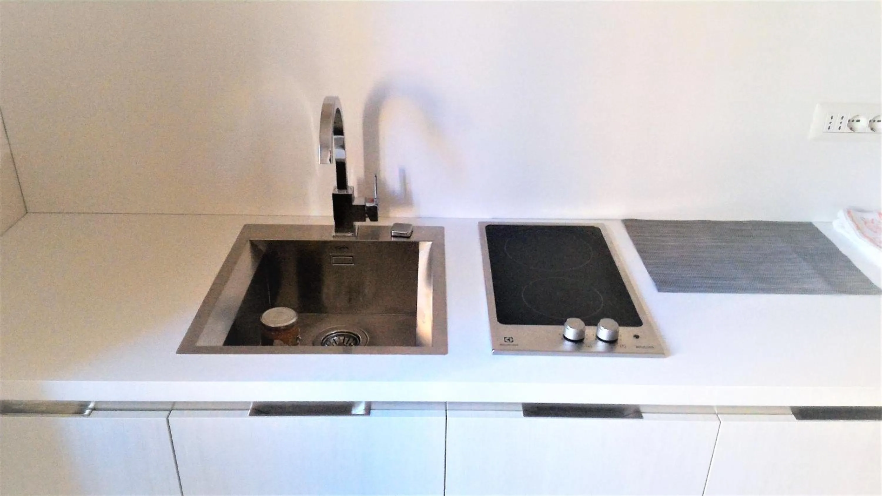 Communal kitchen in Casa Isabela luxury rooms