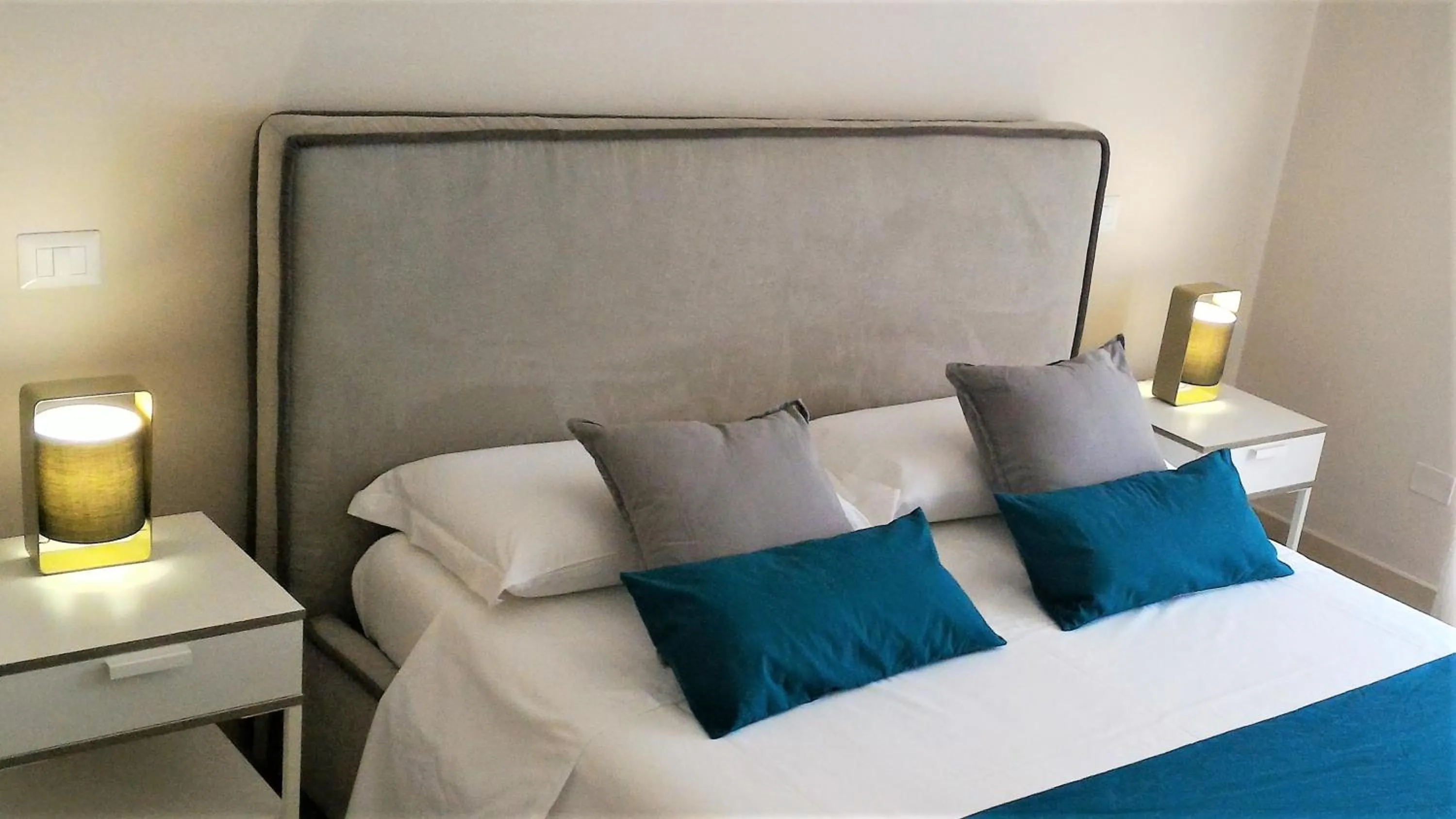 Photo of the whole room, Bed in Casa Isabela luxury rooms