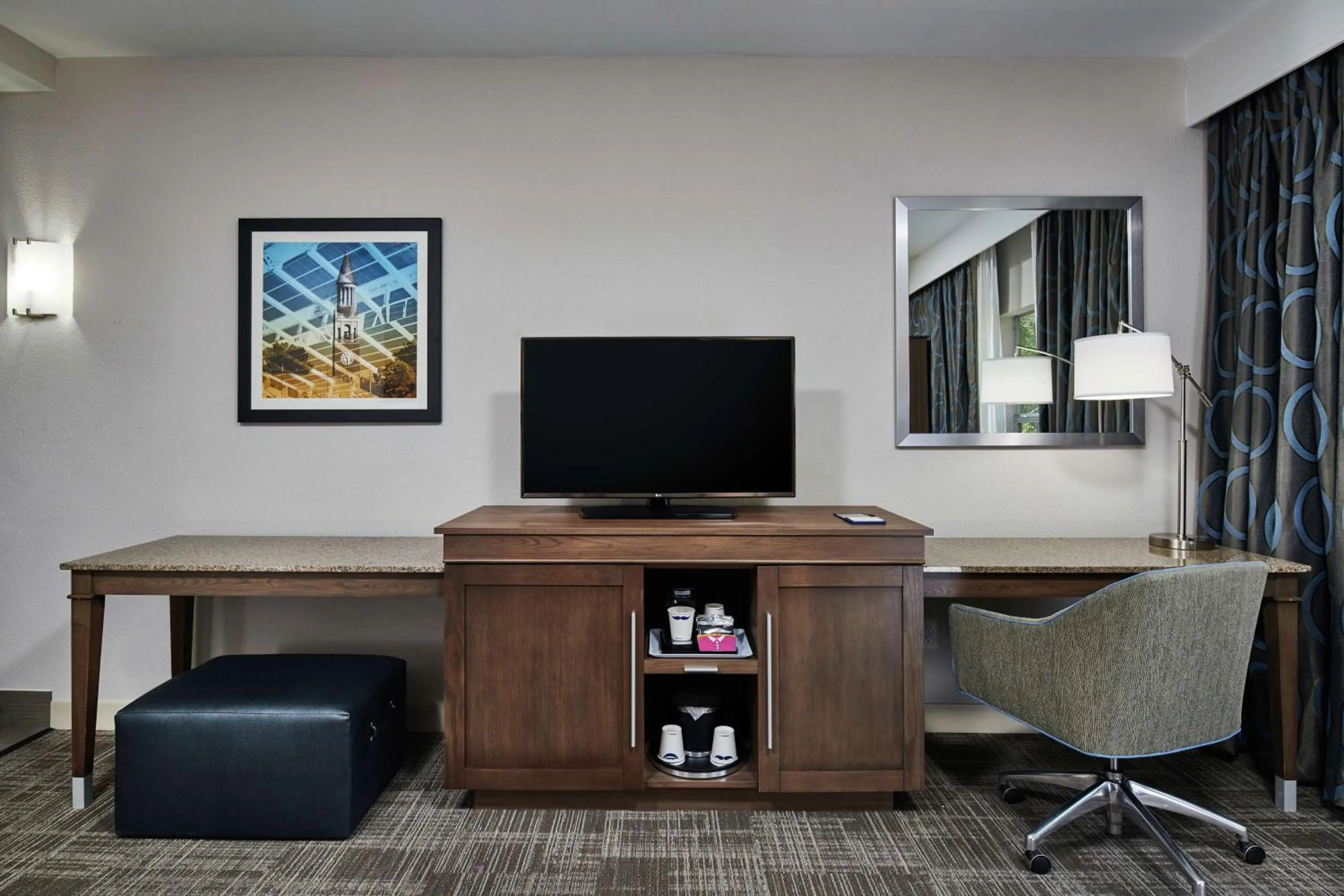 Bedroom in Hampton Inn & Suites Chapel Hill/Durham