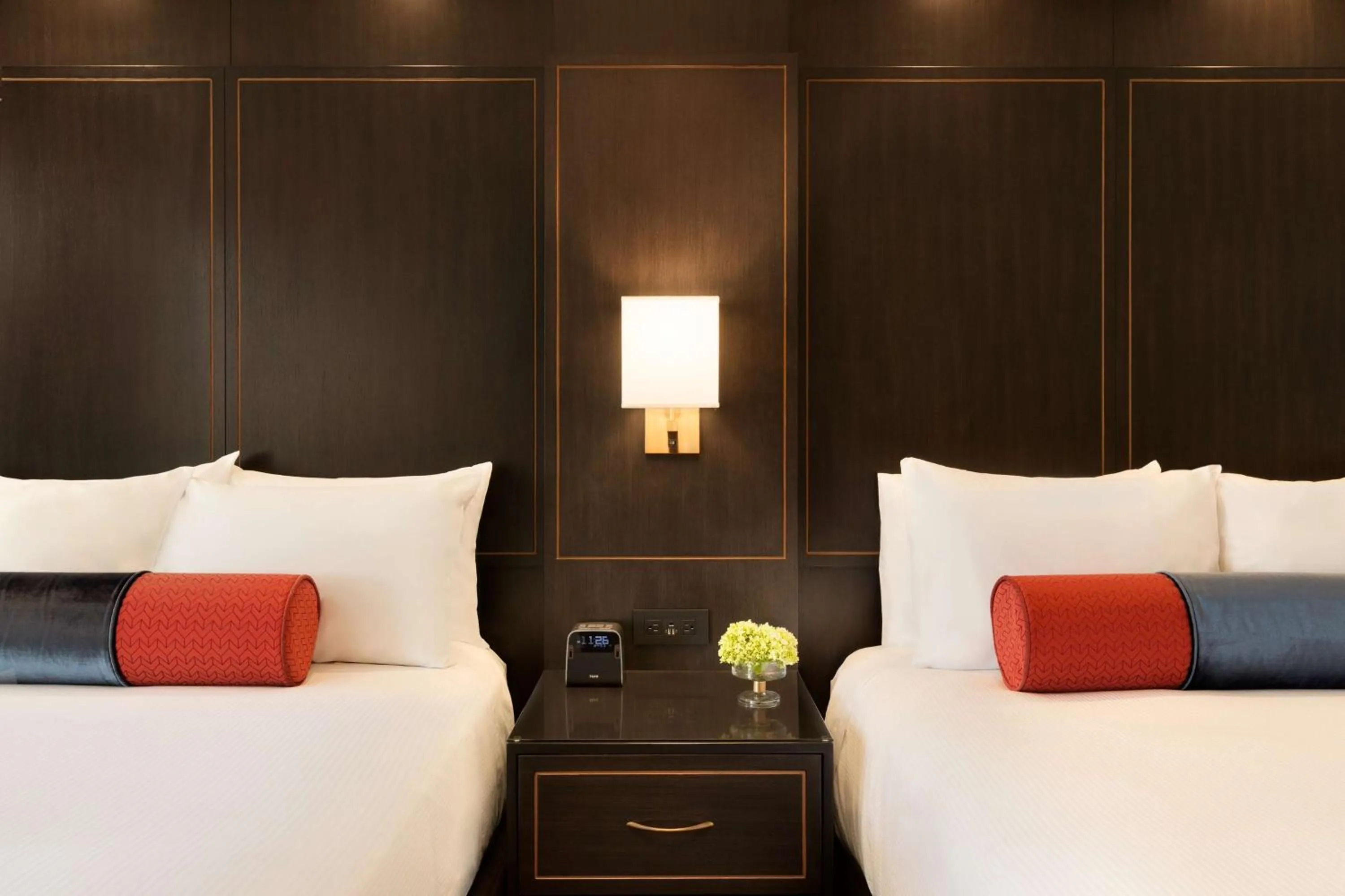 Bed in Hotel Saranac, Curio Collection By Hilton