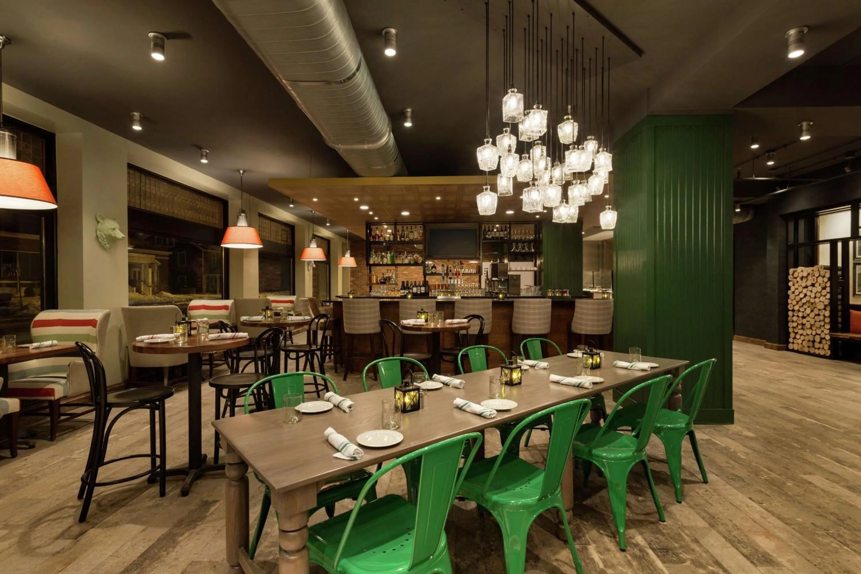 Lounge or bar in Hotel Saranac, Curio Collection By Hilton