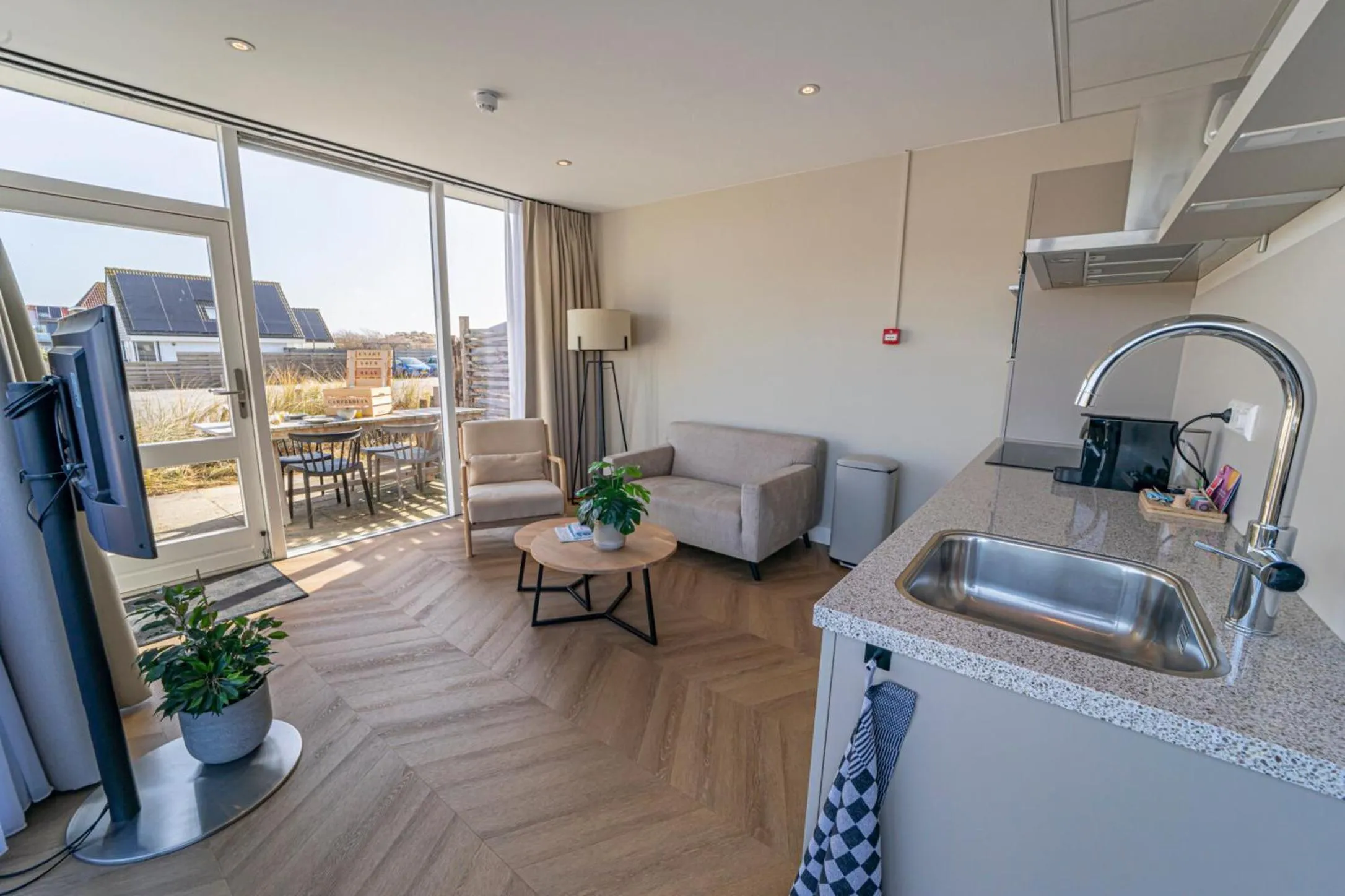 Kitchen or kitchenette in Strandstudio's Camperduin