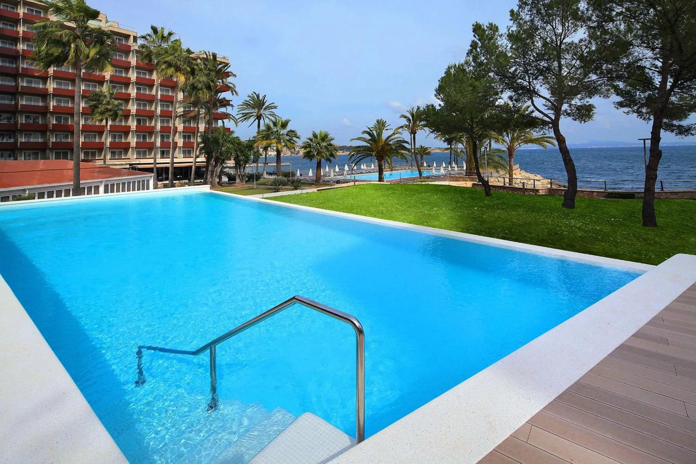 Swimming pool in Palace Bonanza Playa Resort & SPA by Olivia Hotels Collection