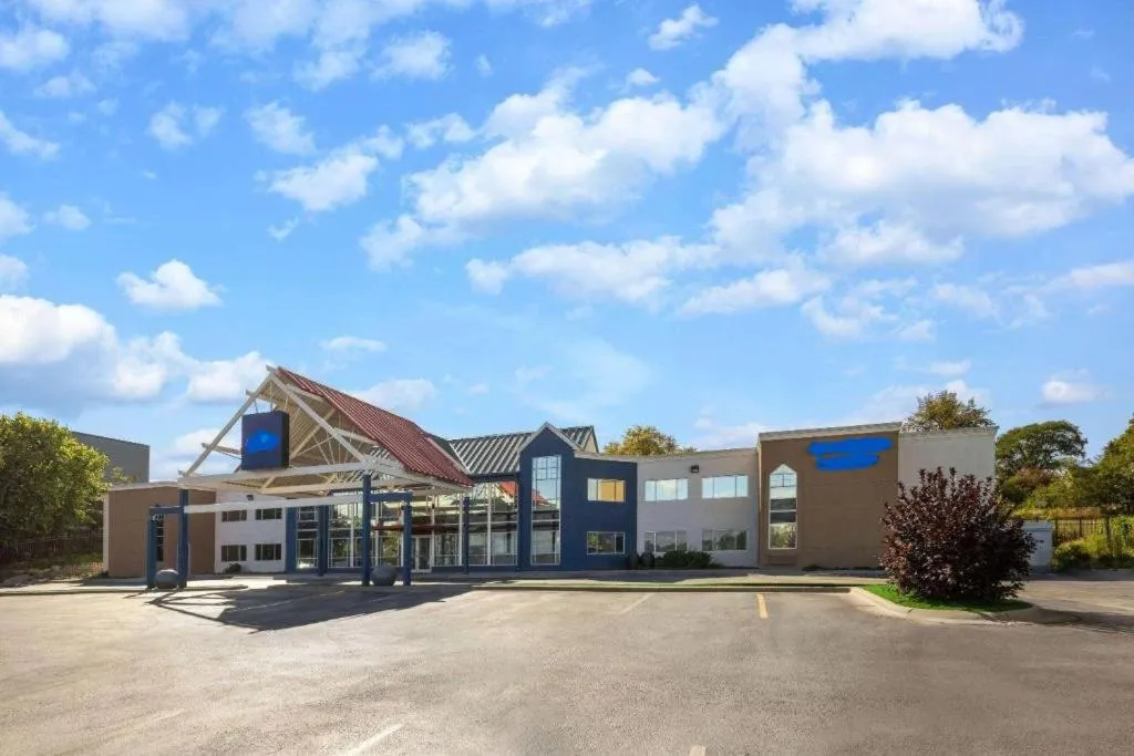 Property building in AmericInn by Wyndham Omaha Near Zoo