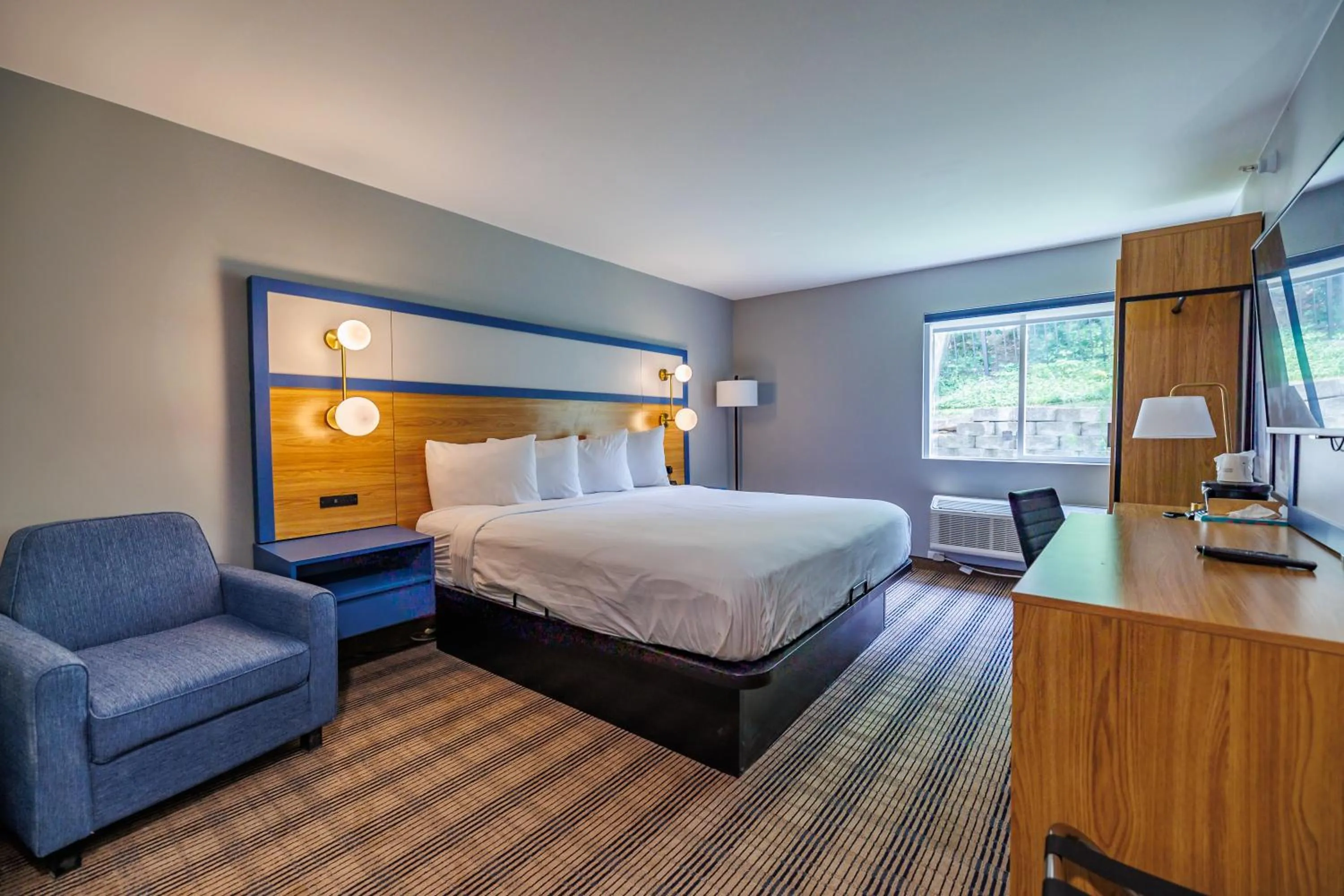 Photo of the whole room, Bed in AmericInn by Wyndham Omaha Near Zoo