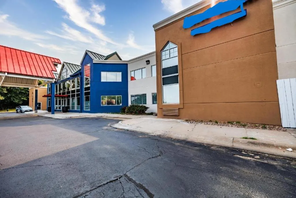 Property building in AmericInn by Wyndham Omaha Near Zoo