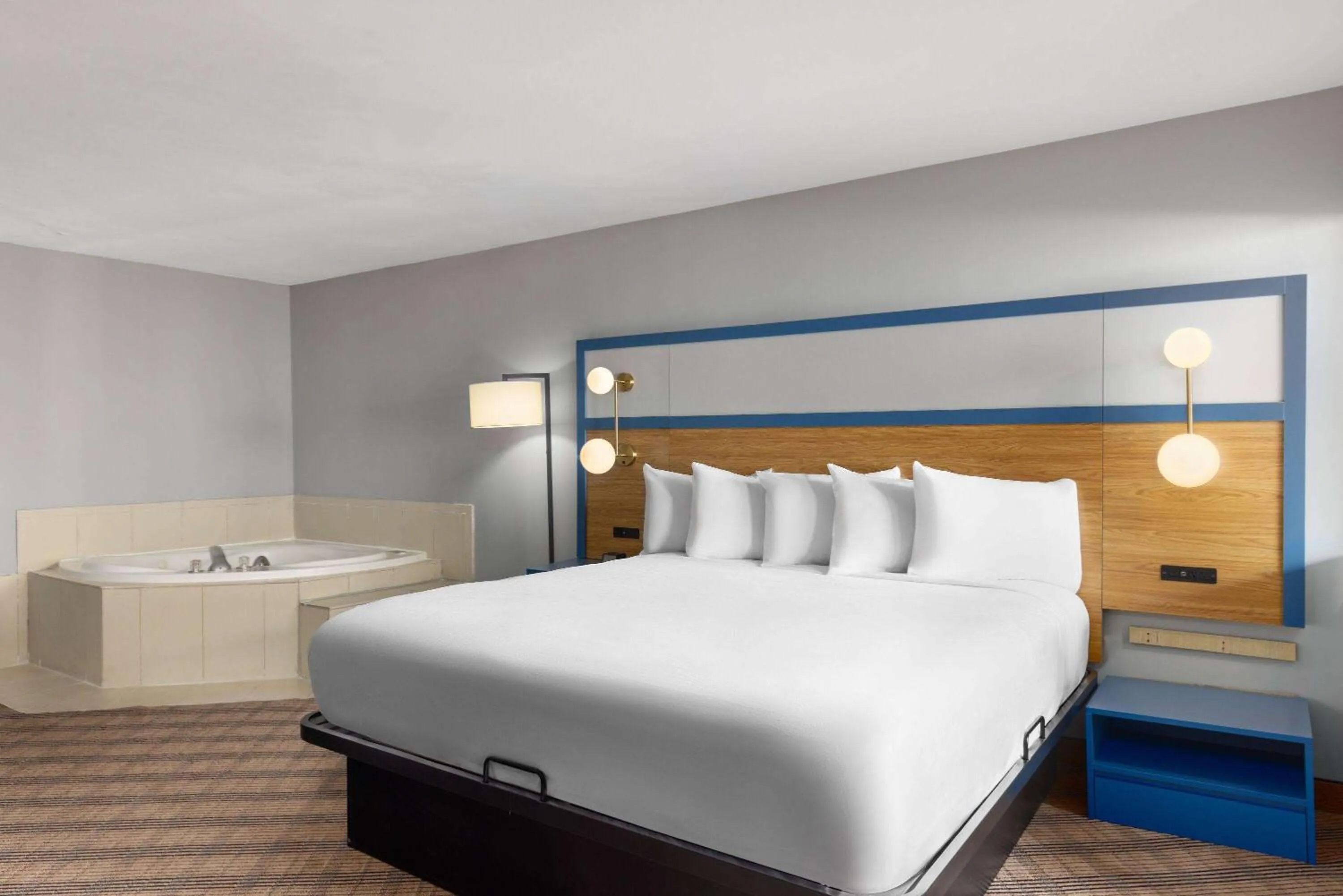 Photo of the whole room, Bed in AmericInn by Wyndham Omaha Near Zoo