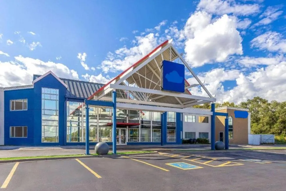 Property building in AmericInn by Wyndham Omaha Near Zoo