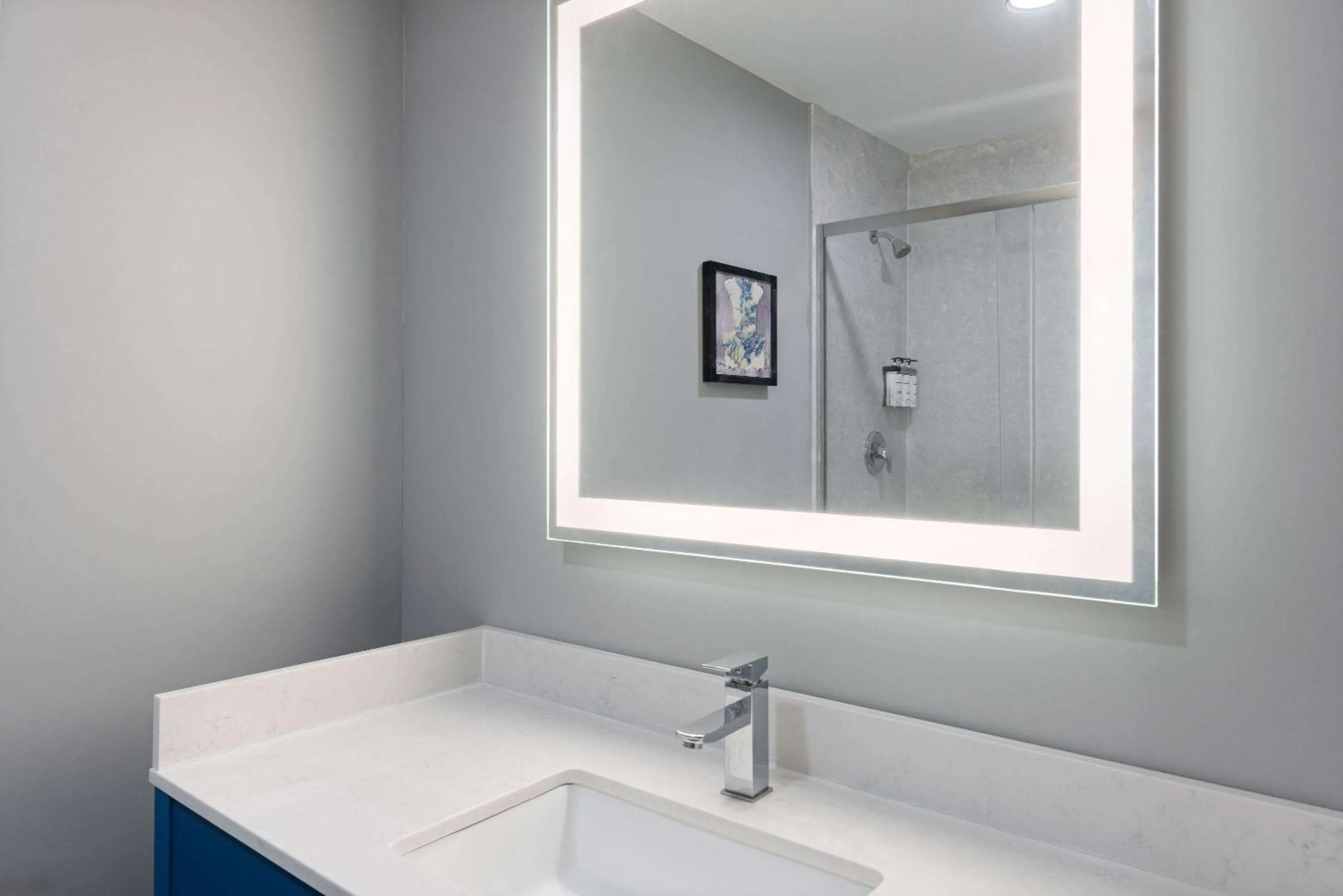 Bathroom in AmericInn by Wyndham Omaha Near Zoo