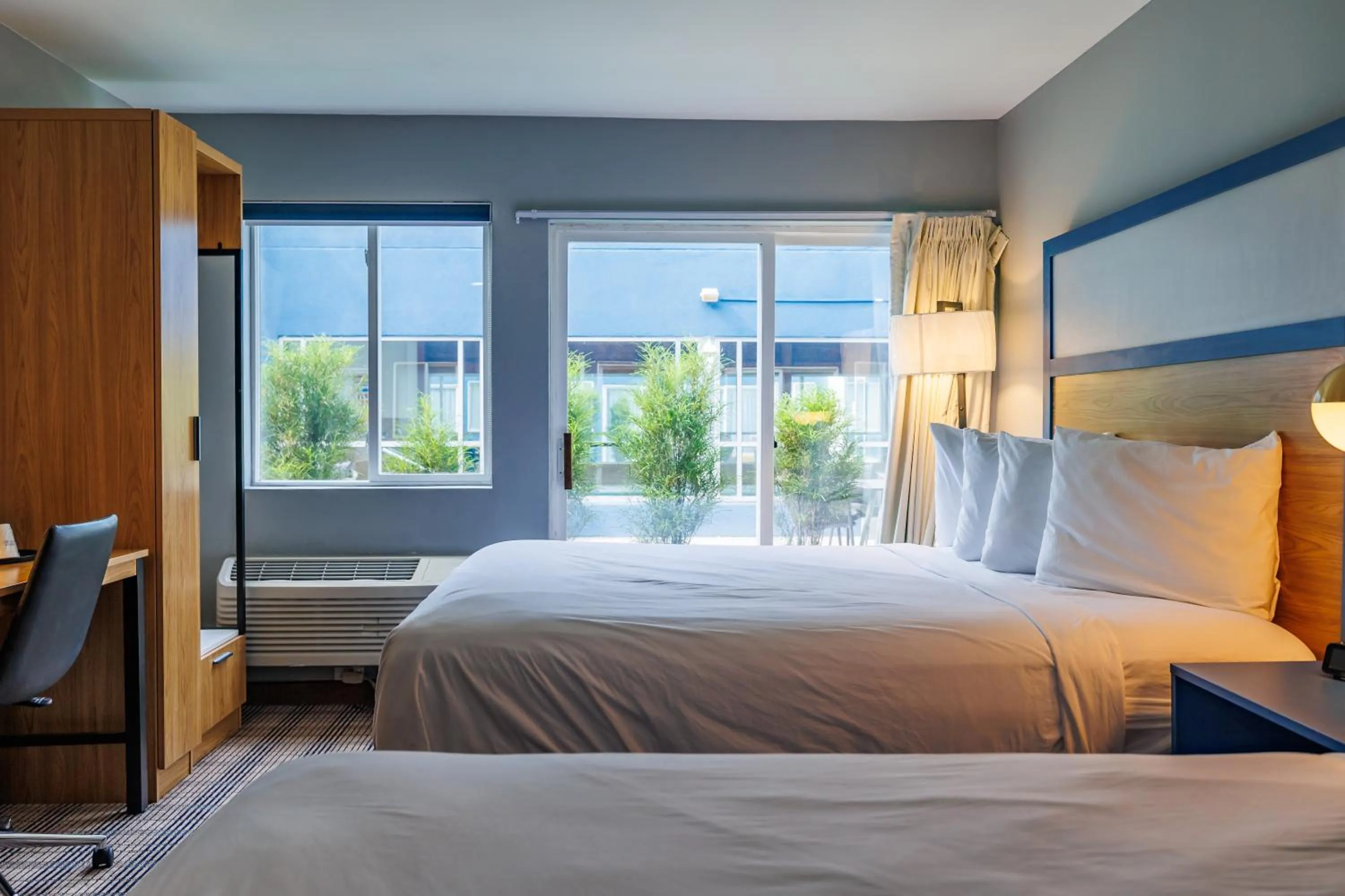 Bedroom, Bed in AmericInn by Wyndham Omaha Near Zoo