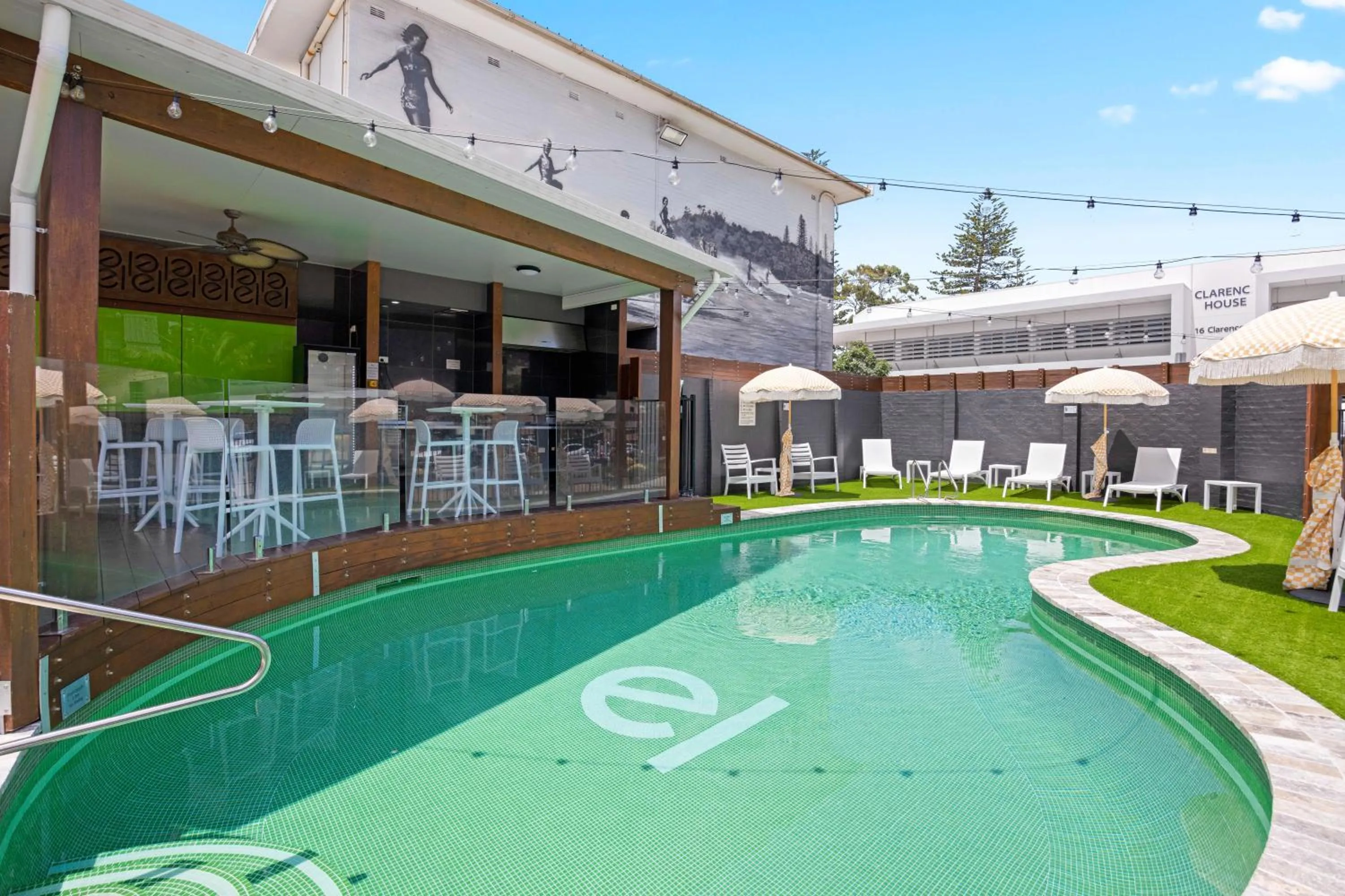 Swimming pool in El Motor Inn