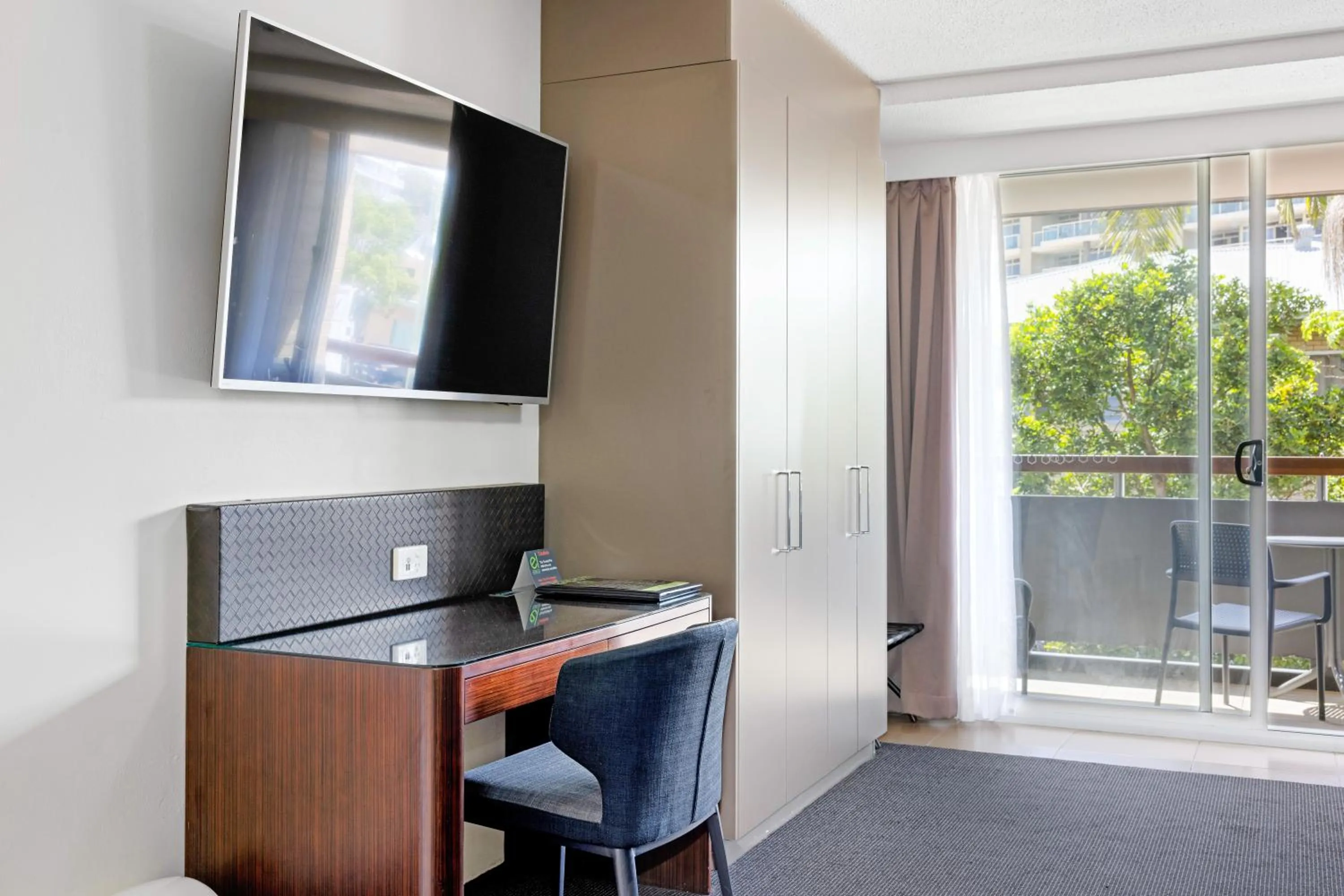 Bedroom in El Motor Inn