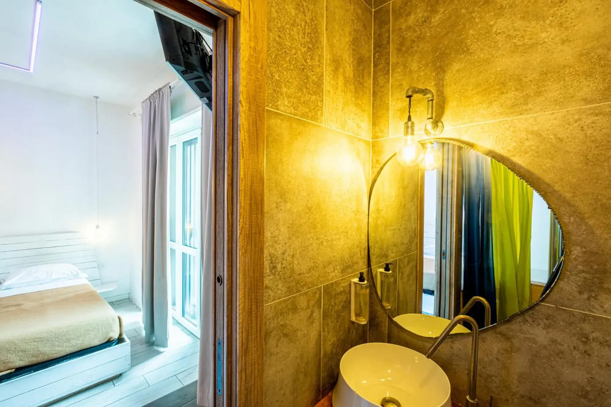 Luxury Quadruple Room with Balcony in My Tiny Home Luxury Quadruple Room with Balcony in My Tiny Home