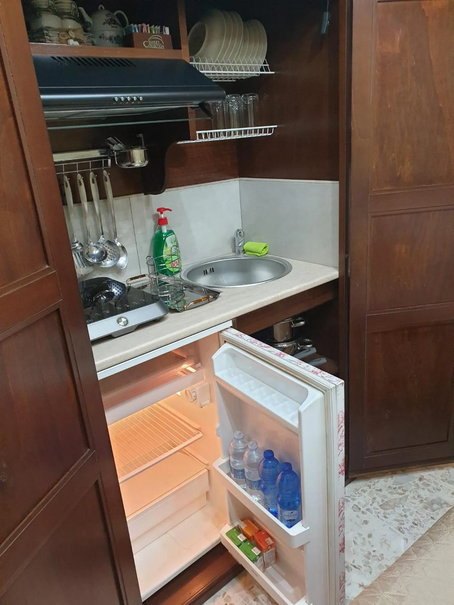 Kitchen or kitchenette in Lussuoso B&B