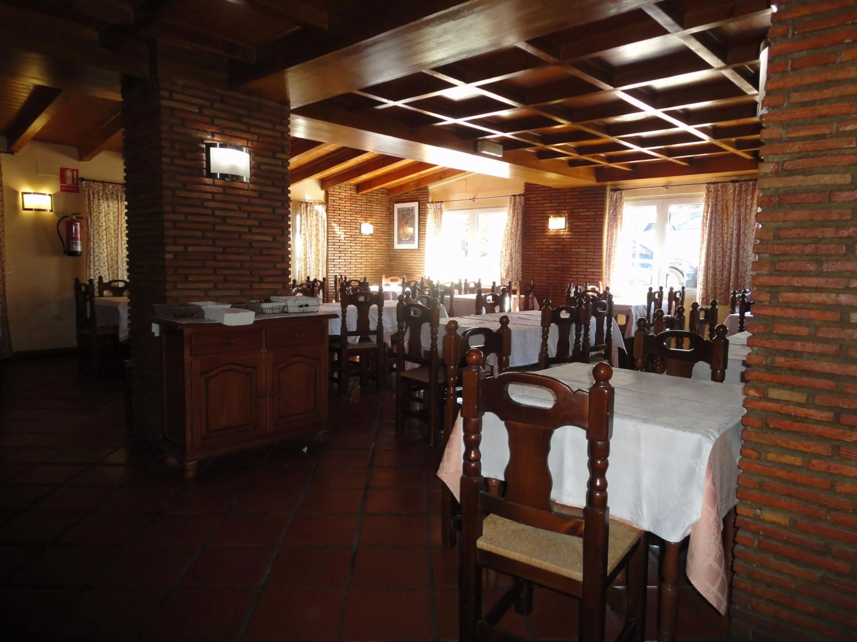 Restaurant/places to eat in Hotel Nevasur