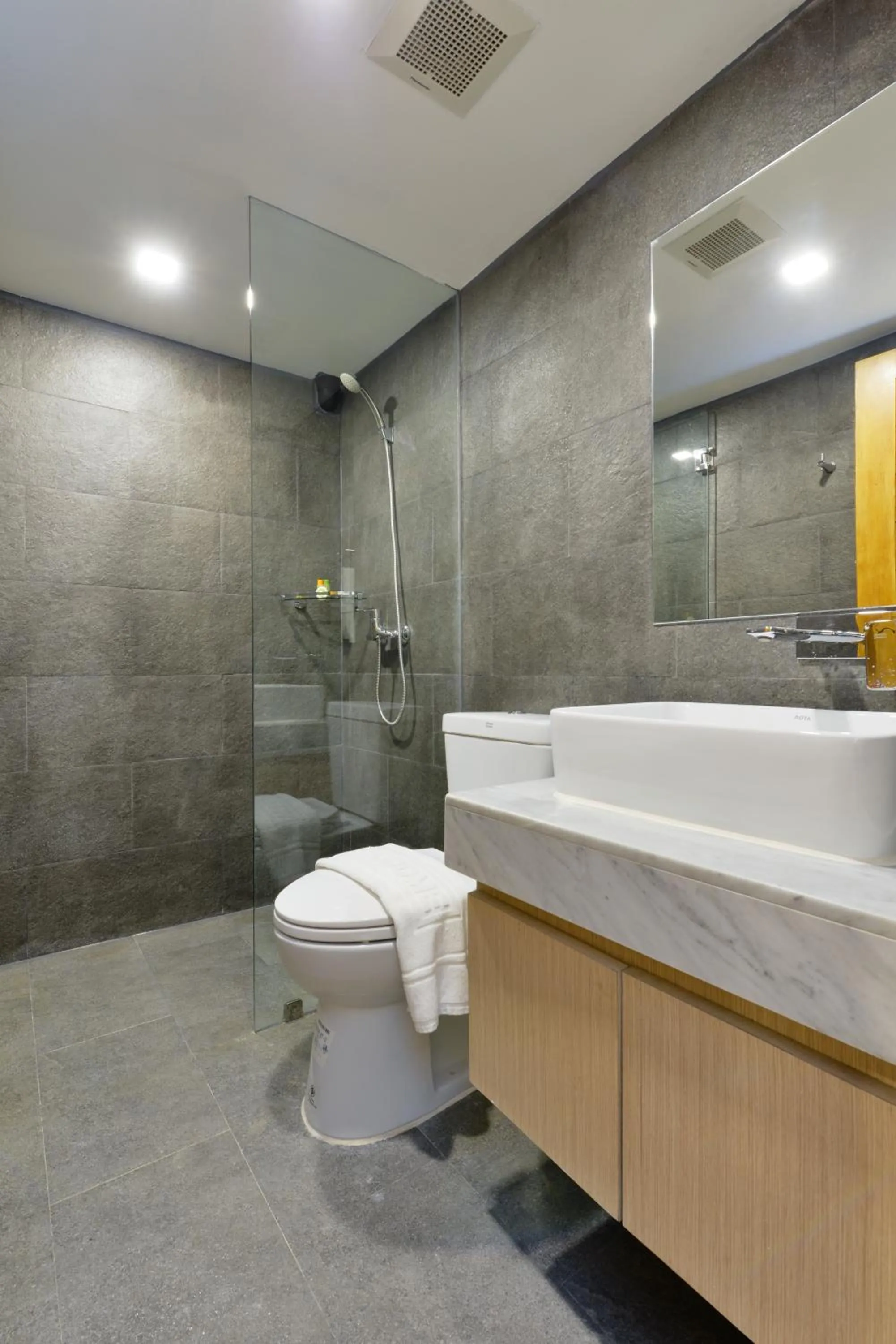 Bathroom in iCheck inn Sukhumvit 19