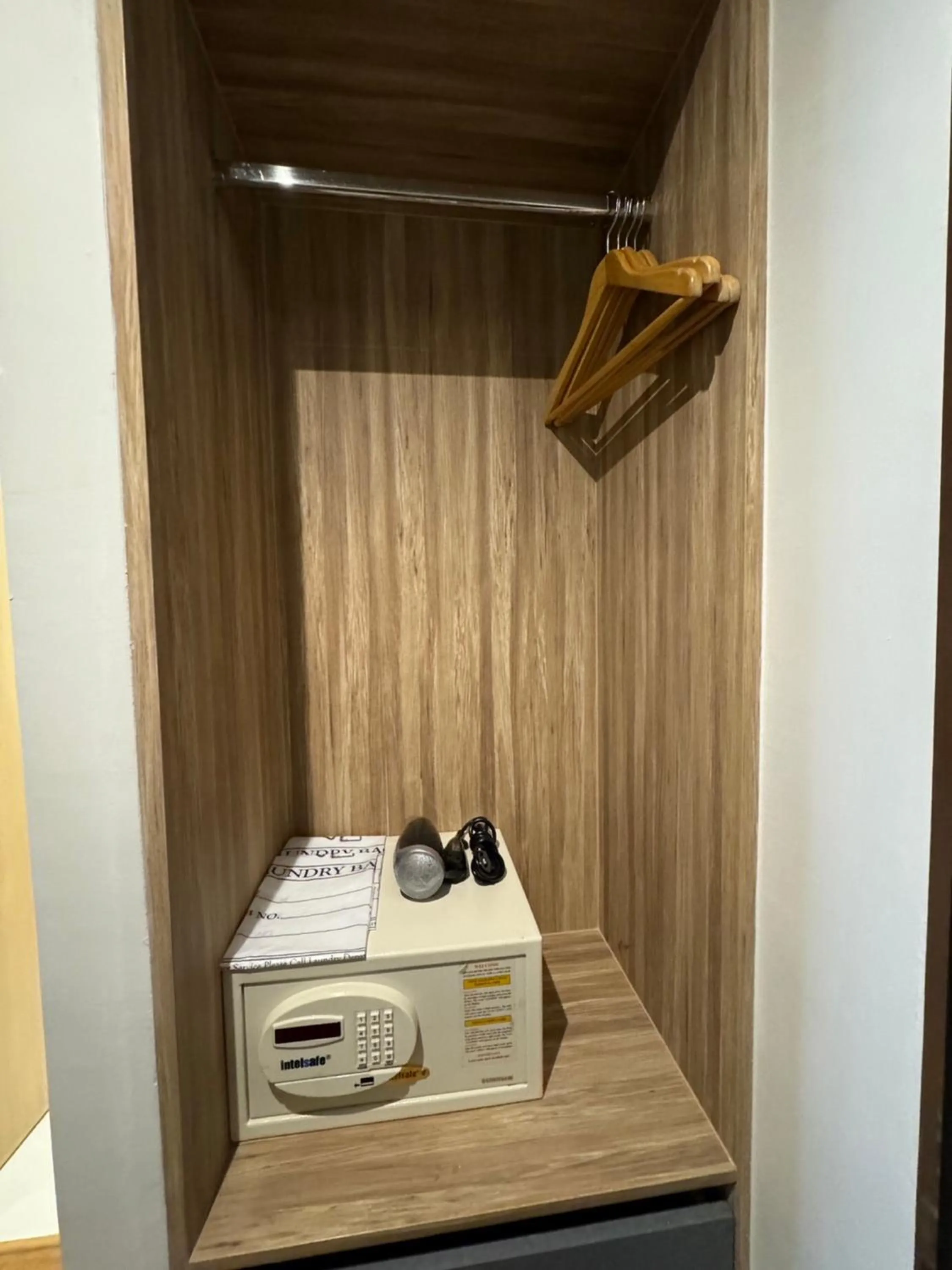 safe in iCheck inn Sukhumvit 19