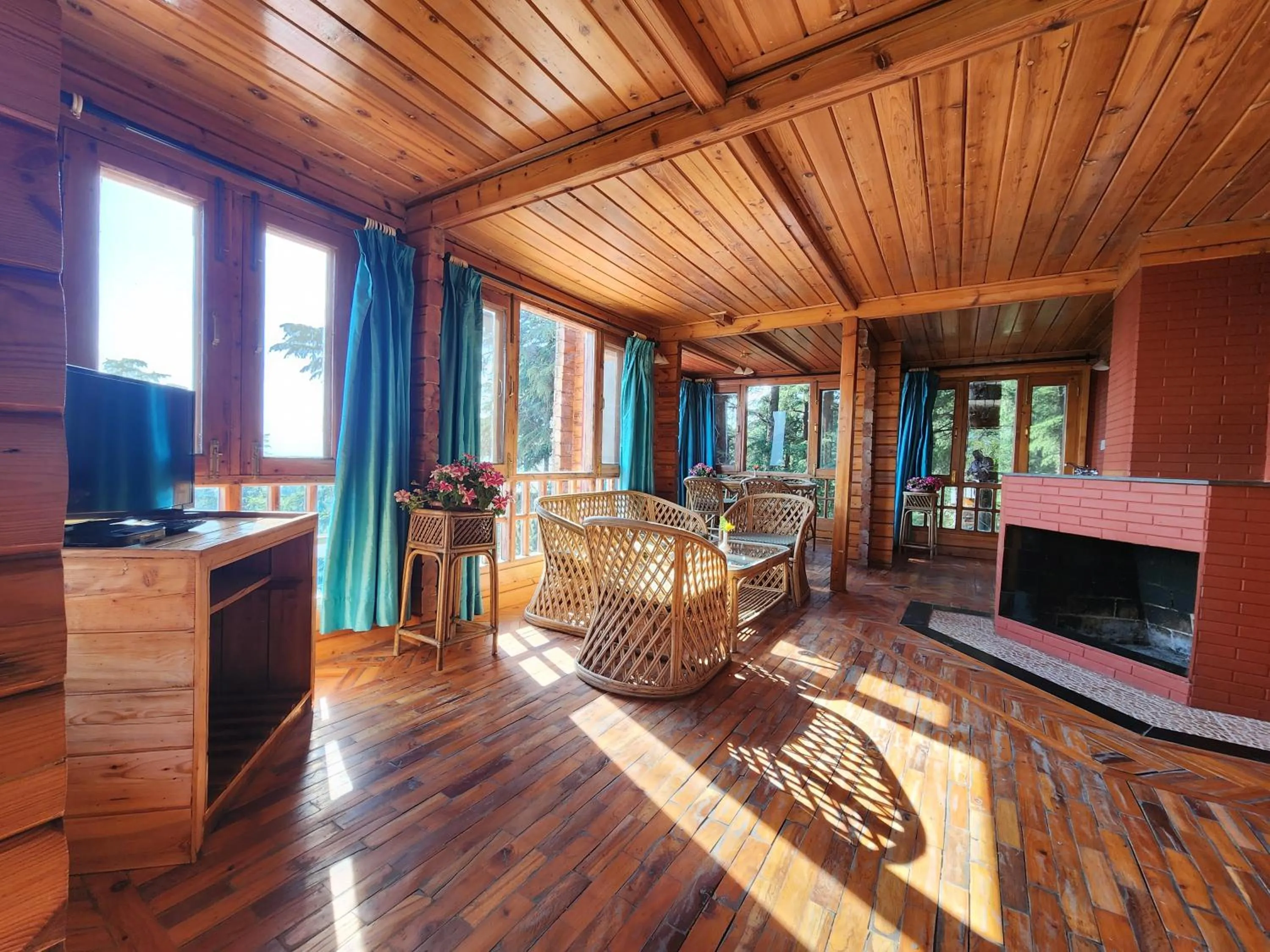 Living room in The Chalets Naldehra