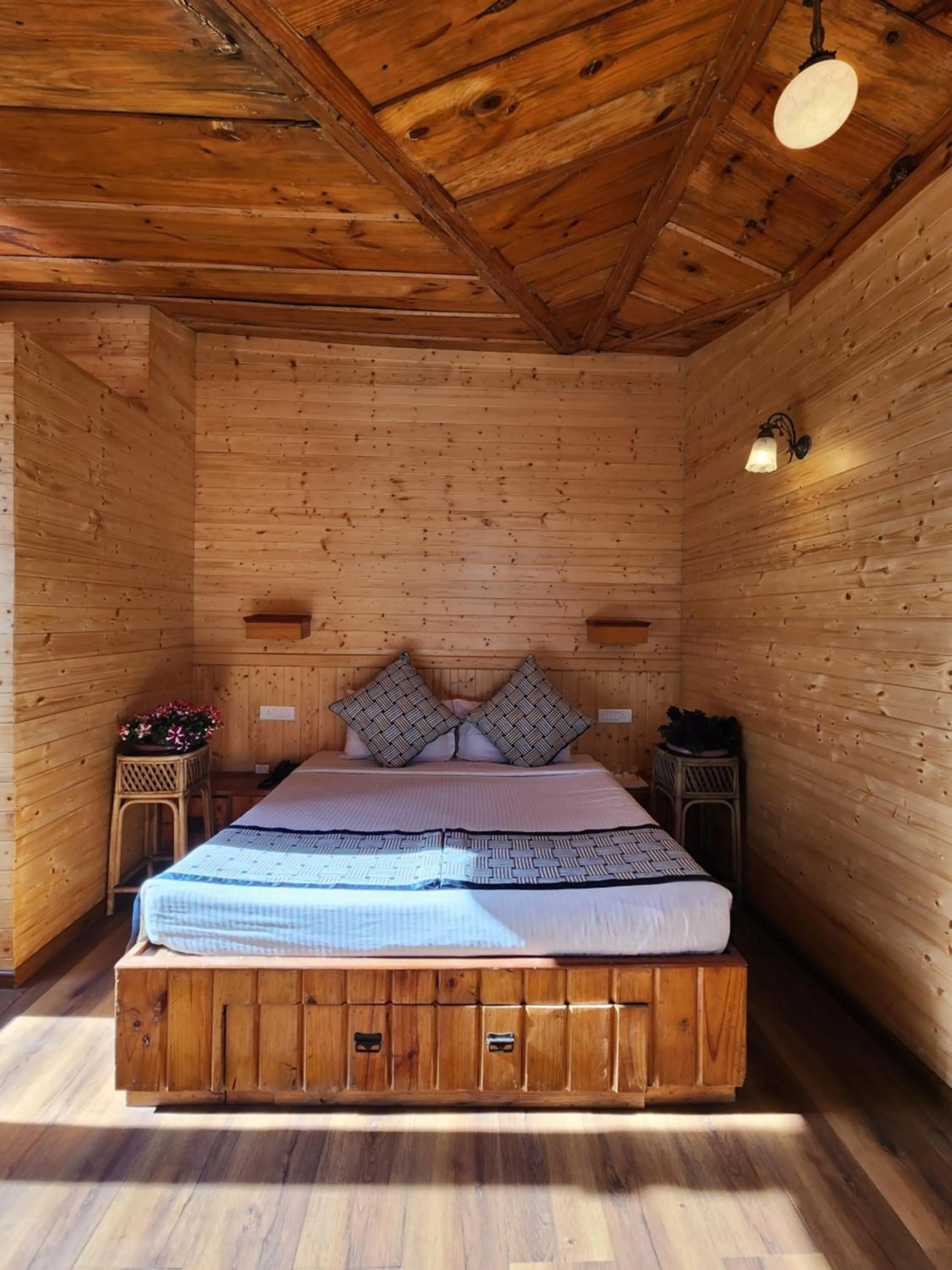 Bedroom, Bed in The Chalets Naldehra