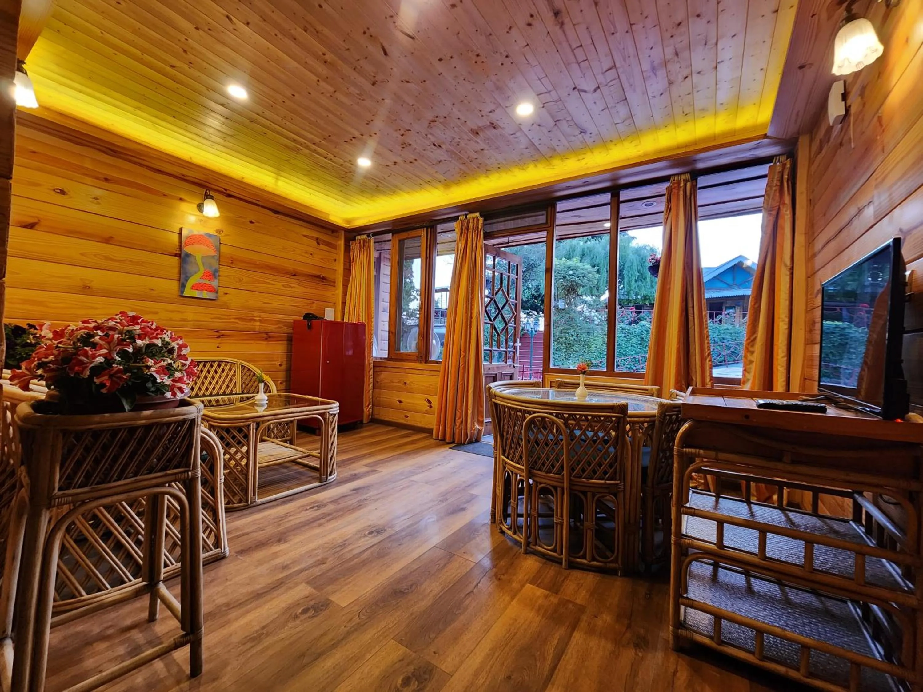 Living room in The Chalets Naldehra