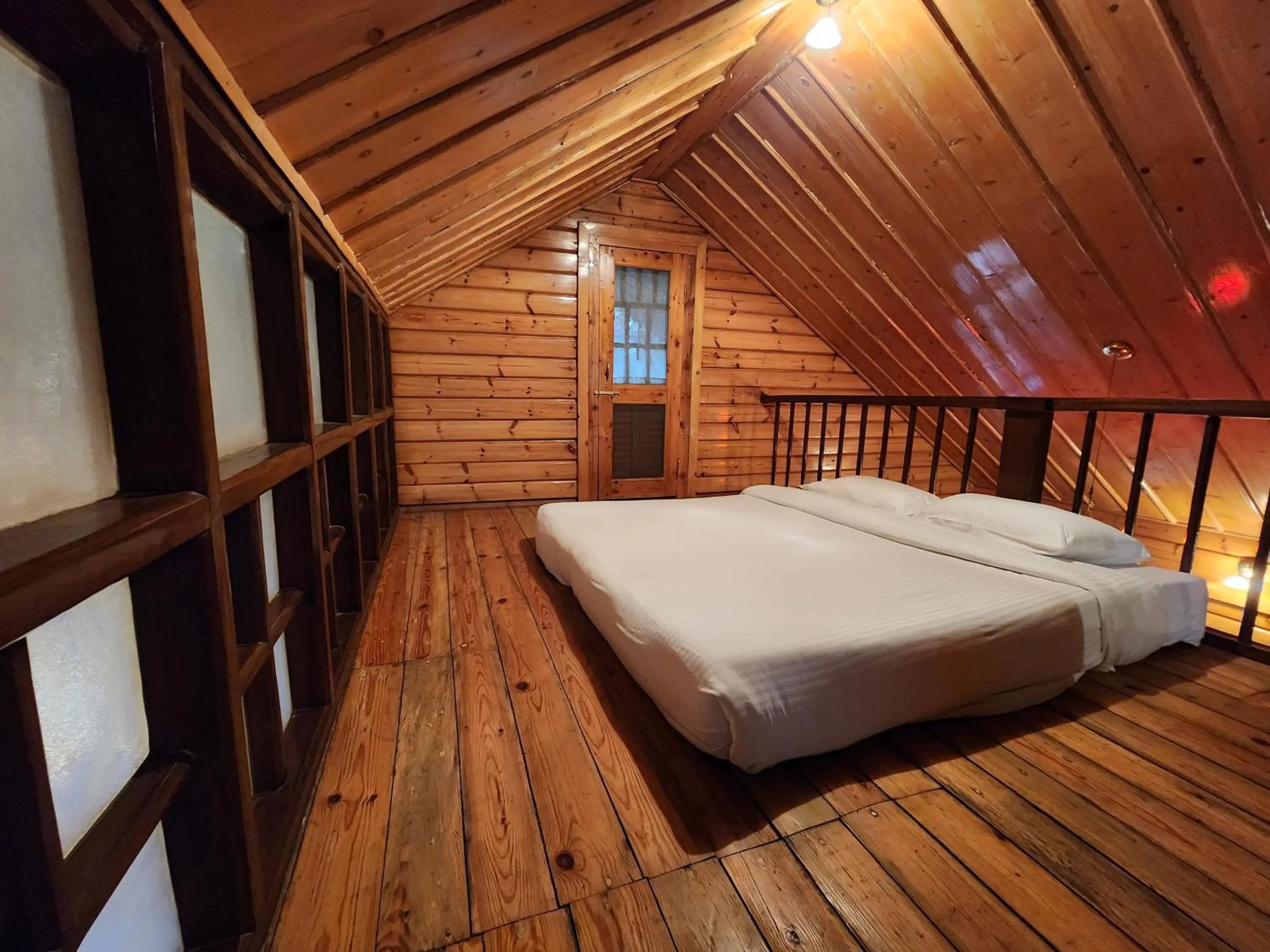 Bedroom, Bed in The Chalets Naldehra