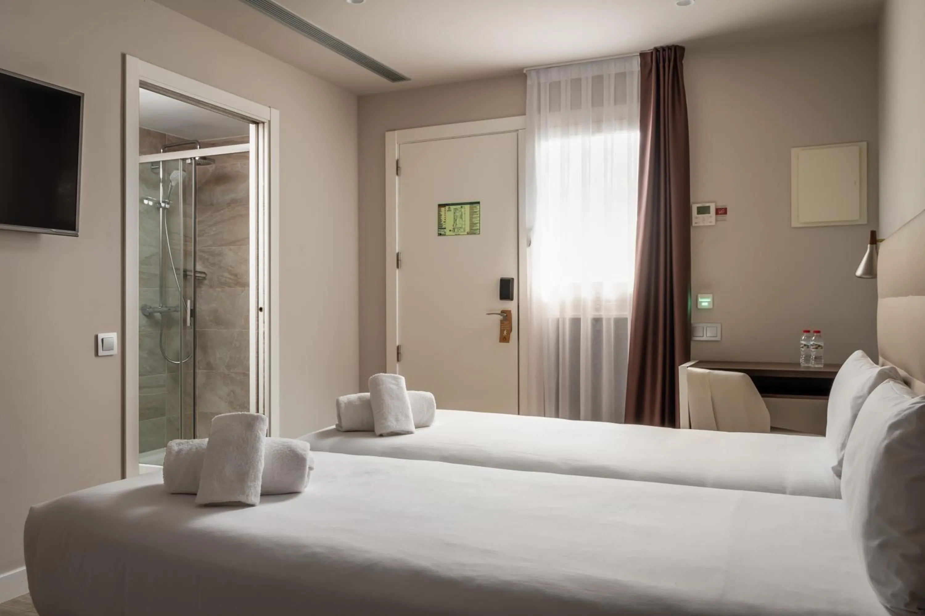 Bed in Arya Stadium Hotel