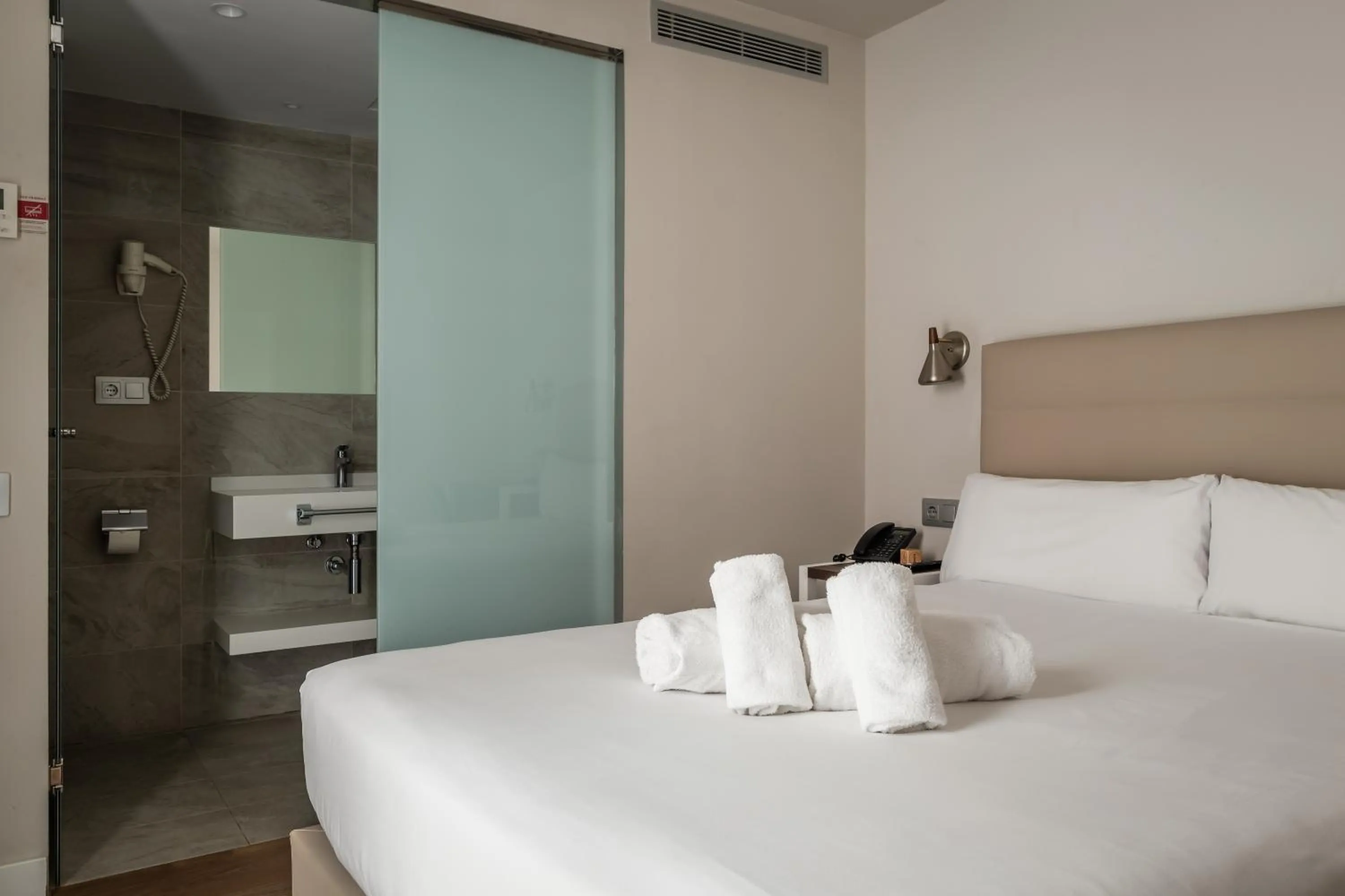 Bed in Arya Stadium Hotel