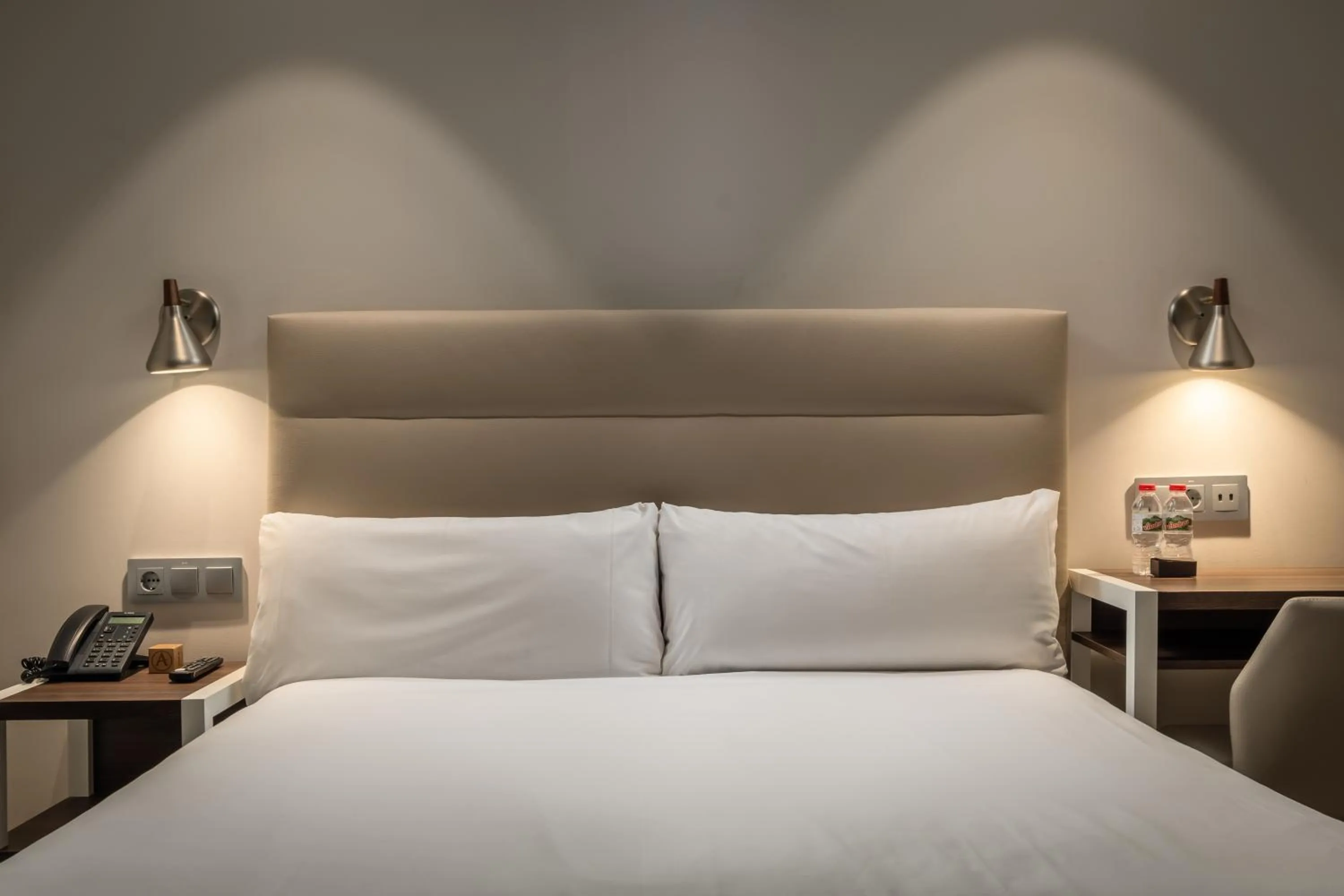 Bed in Arya Stadium Hotel