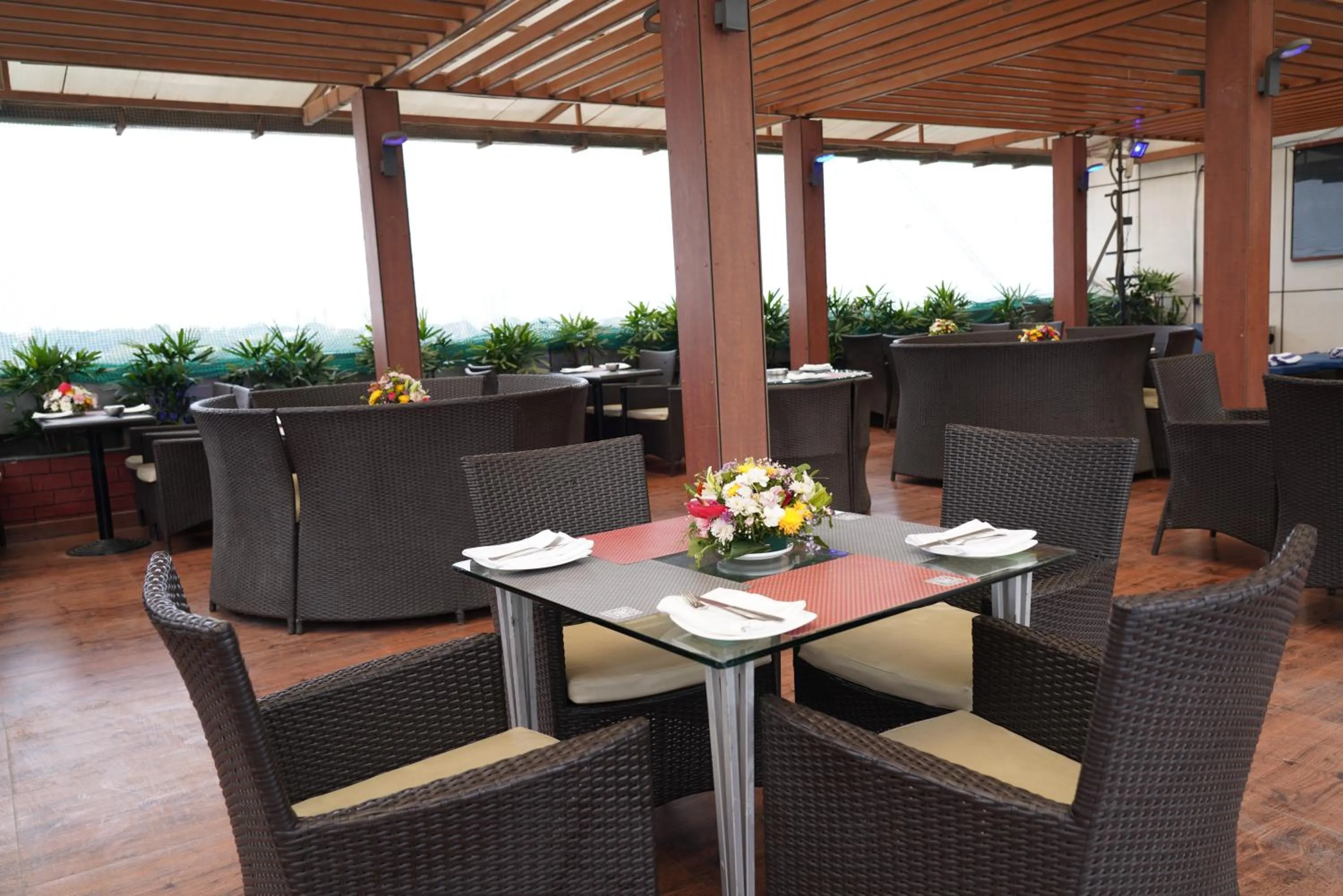 Lounge or bar in Fortune Select JP Cosmos, Bengaluru - Member ITC Hotels' Group