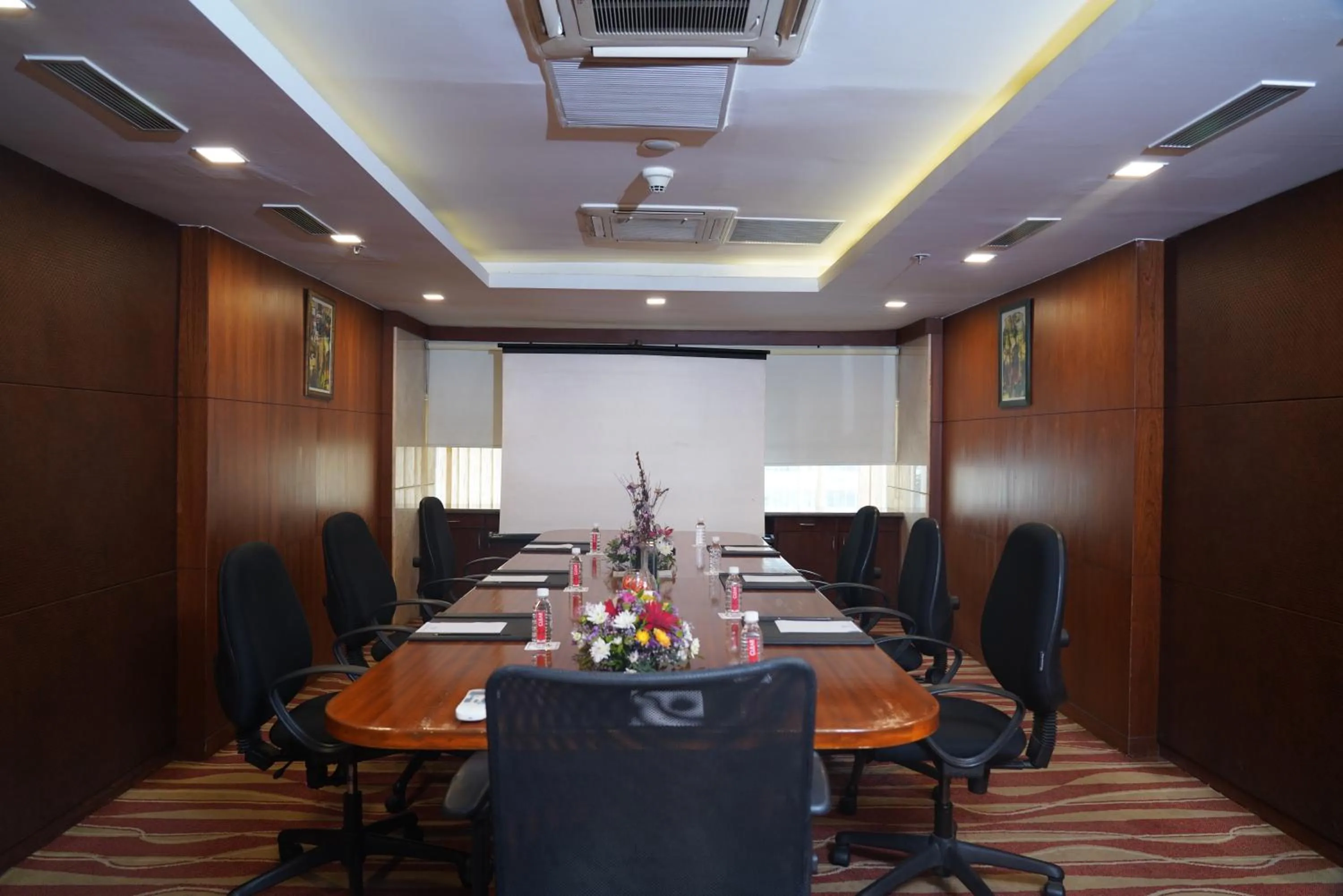 Meeting/conference room in Fortune Select JP Cosmos, Bengaluru - Member ITC Hotels' Group