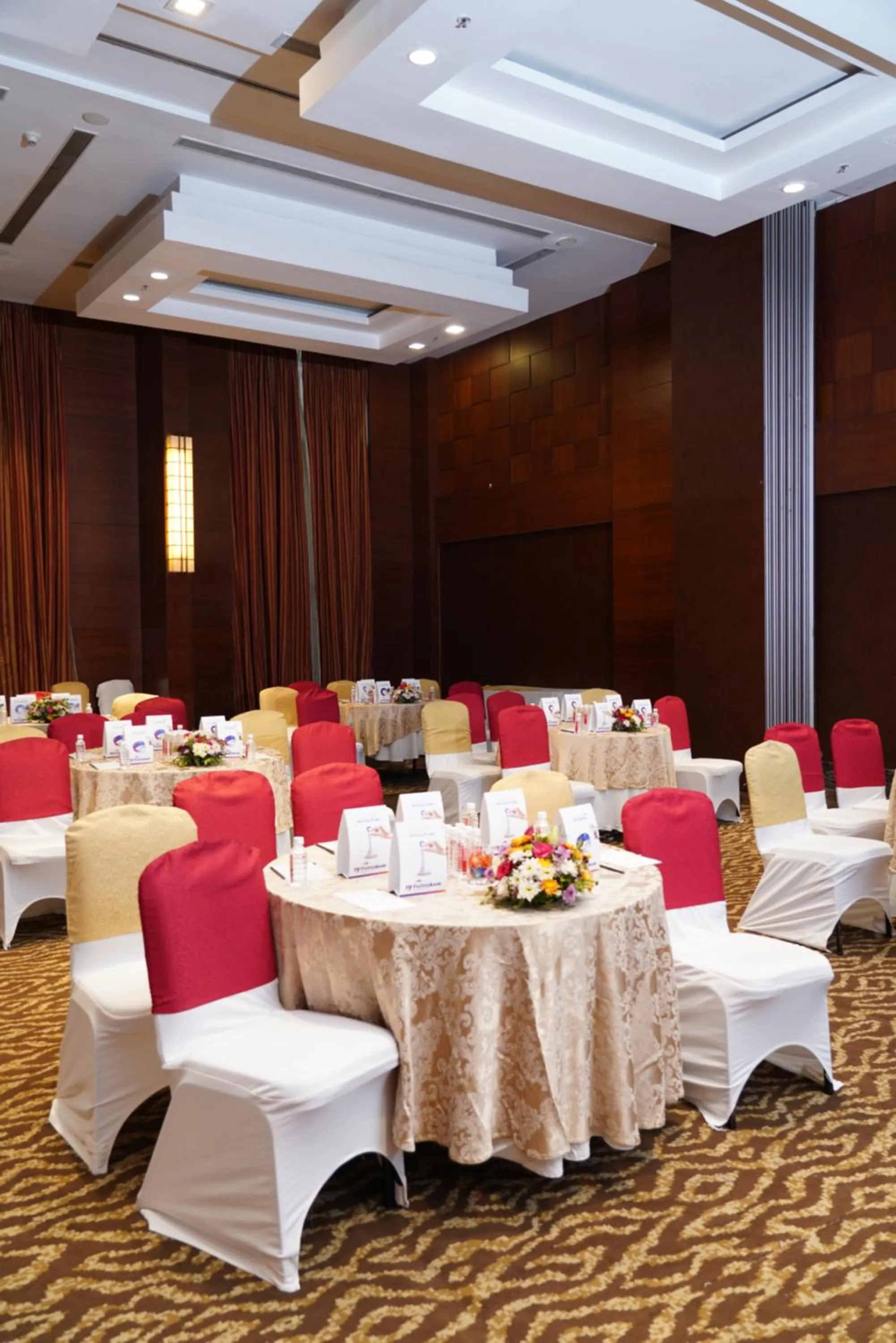 Restaurant/places to eat in Fortune Select JP Cosmos, Bengaluru - Member ITC Hotels' Group