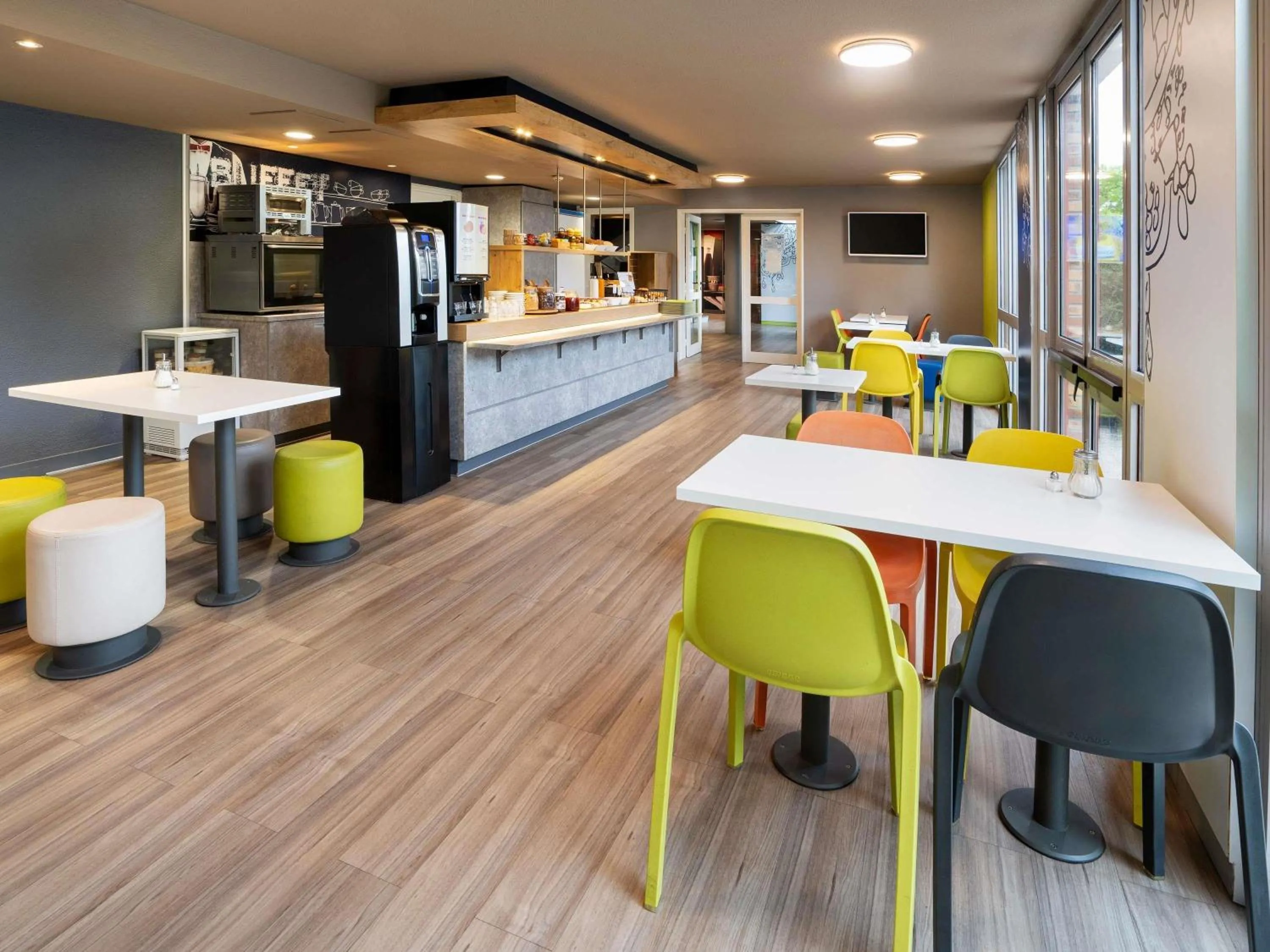 Breakfast in ibis budget Rennes Chantepie - Hôtel rénové