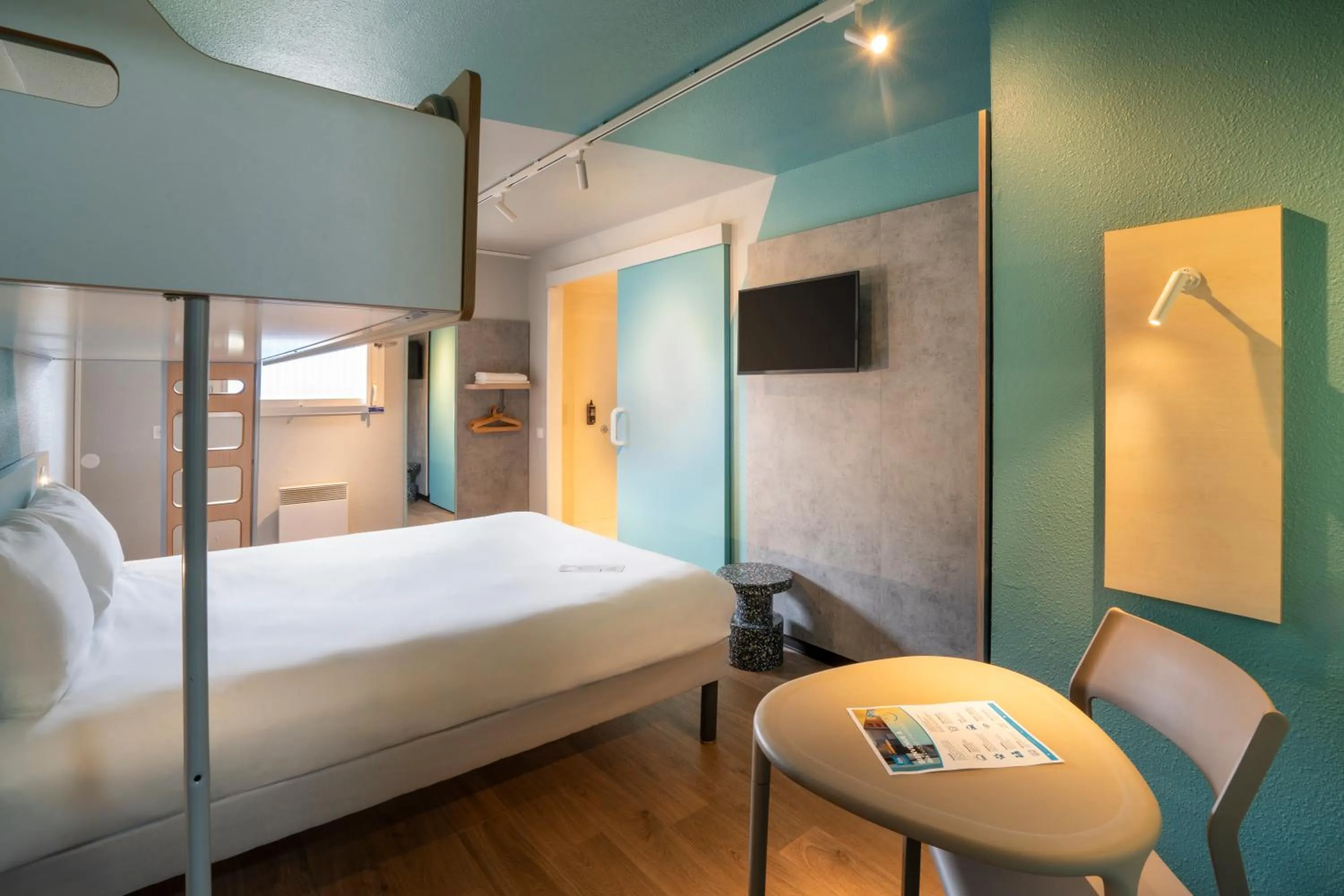 Bedroom, Bed in ibis budget Rennes Chantepie - Hôtel rénové