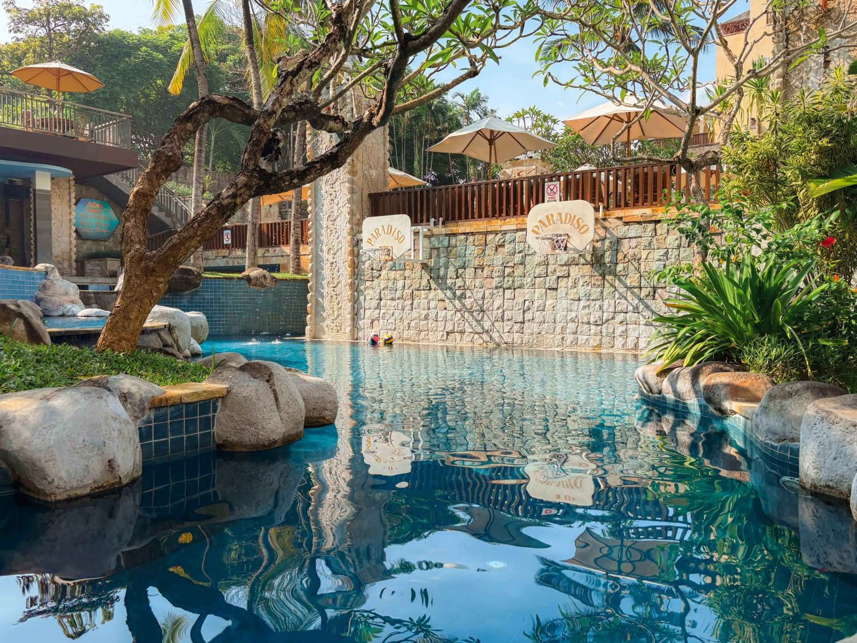 Swimming pool in Kuta Paradiso Hotel