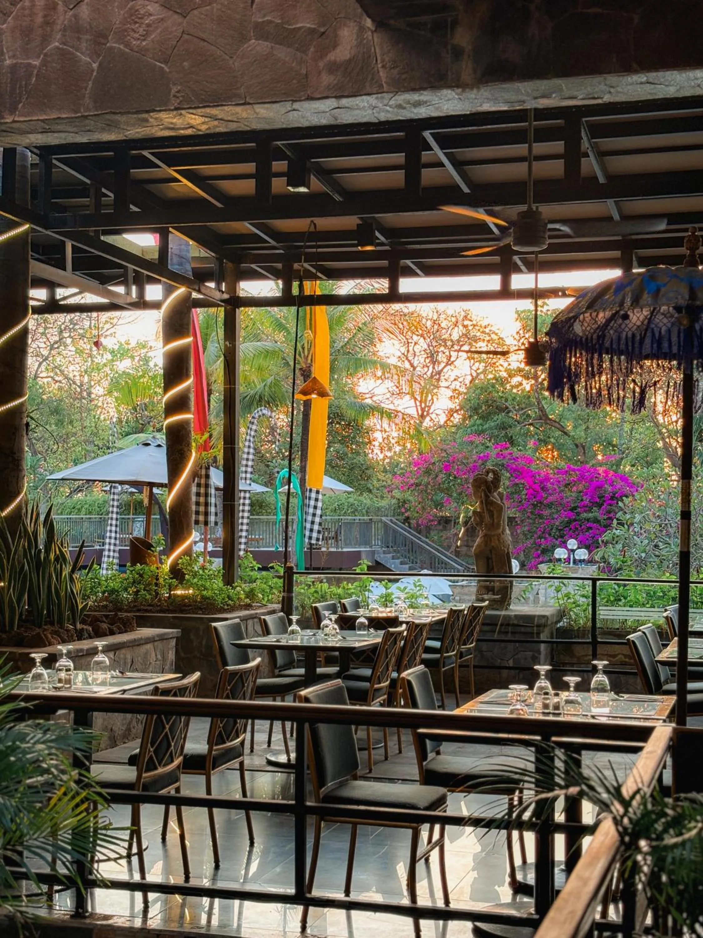 Restaurant/places to eat in Kuta Paradiso Hotel