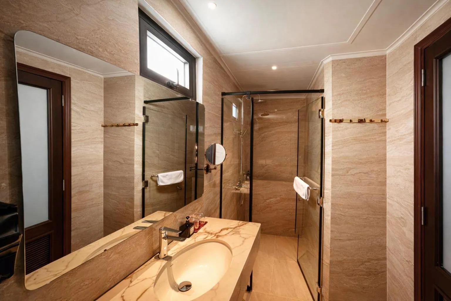 Shower in Bon Ami Hotel - Thiên Xuân Hotel