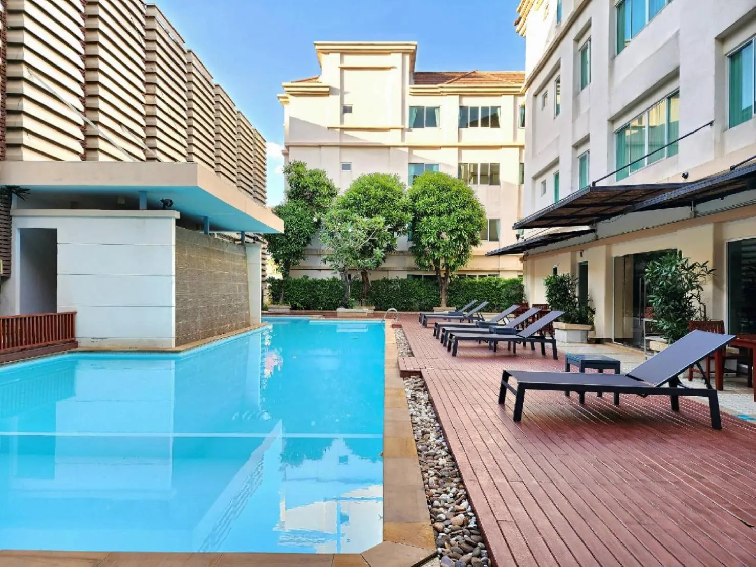 Swimming pool in Avion Hotel