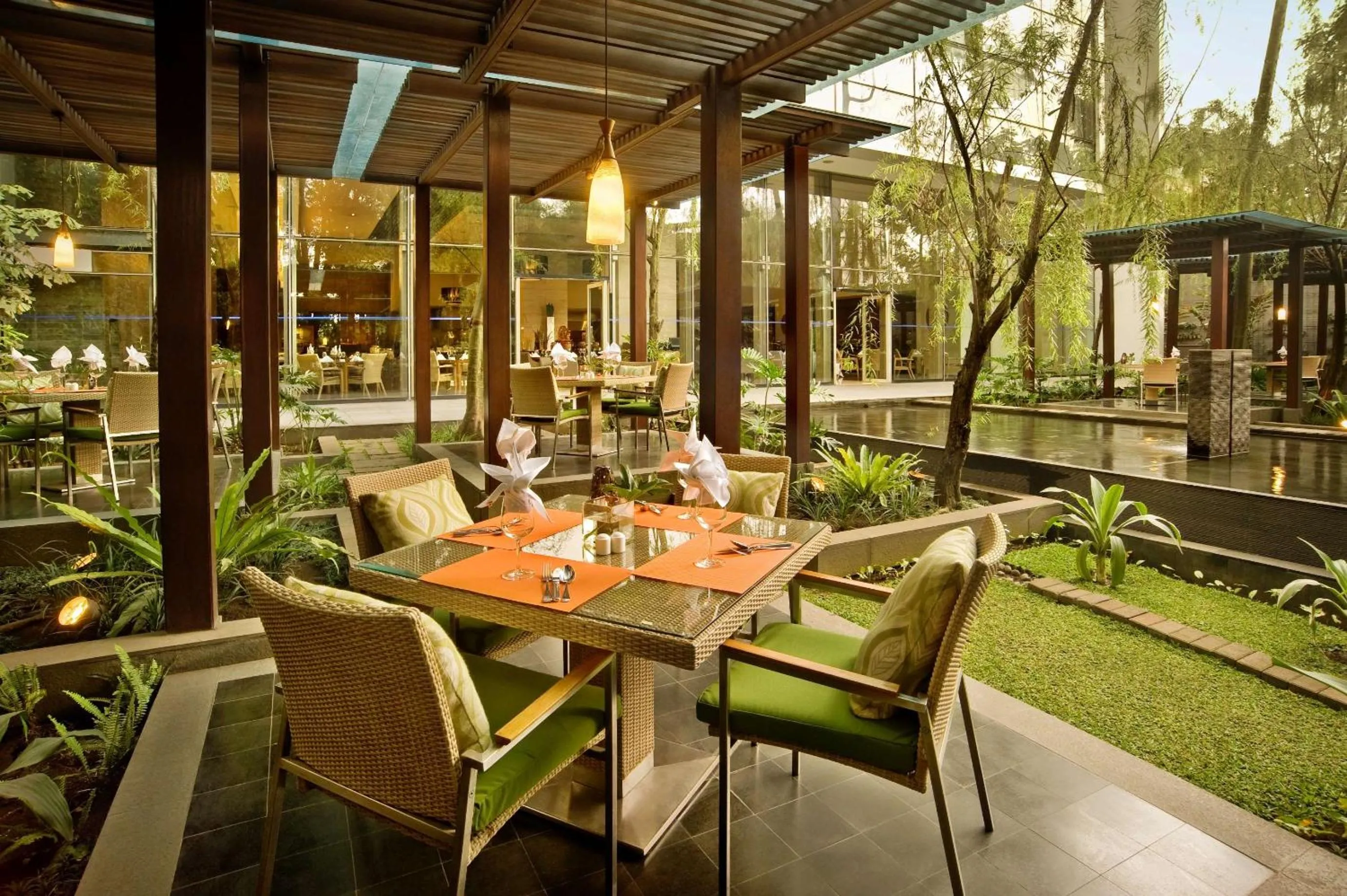 Restaurant/places to eat in Hilton Bandung