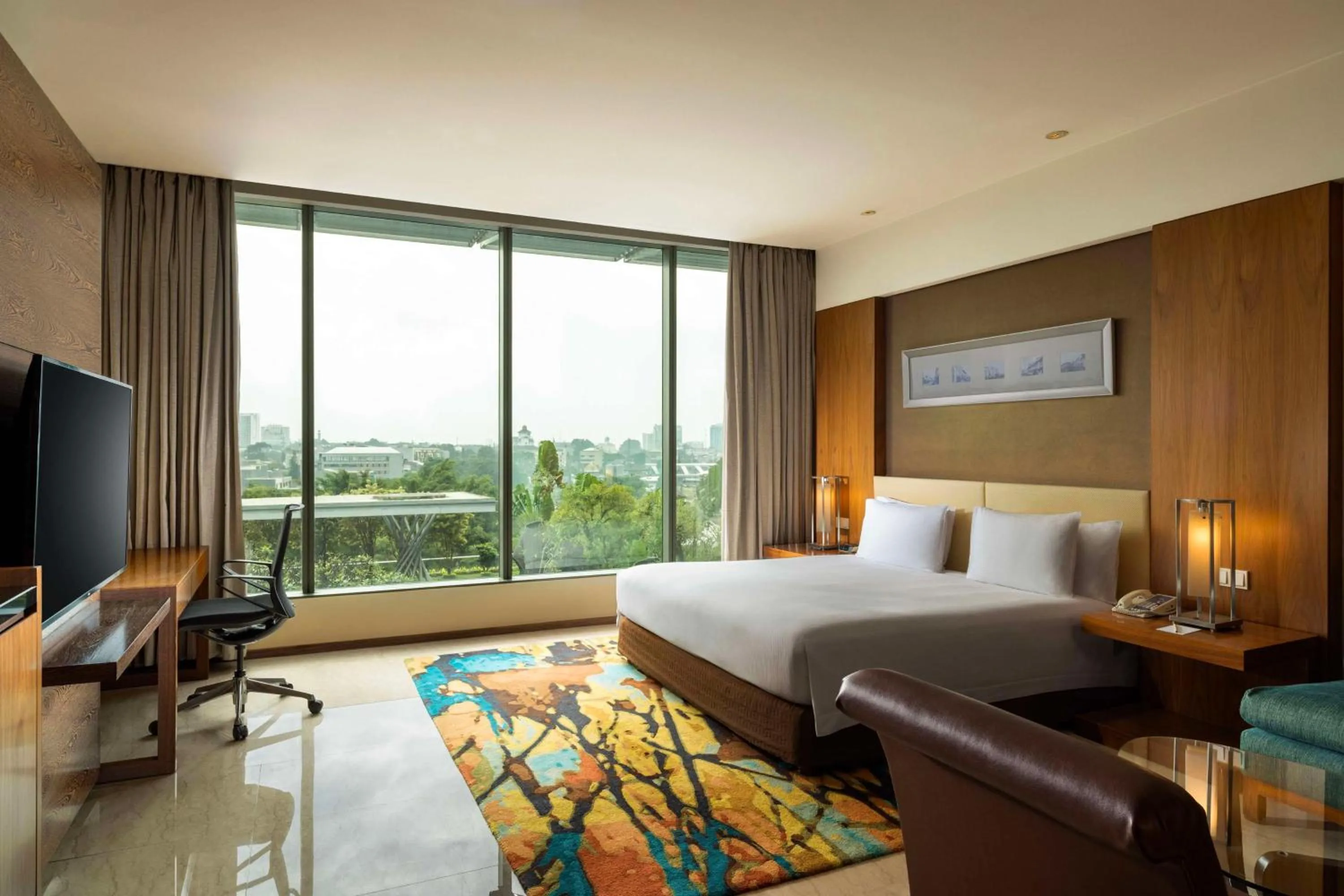 Photo of the whole room, Bed in Hilton Bandung