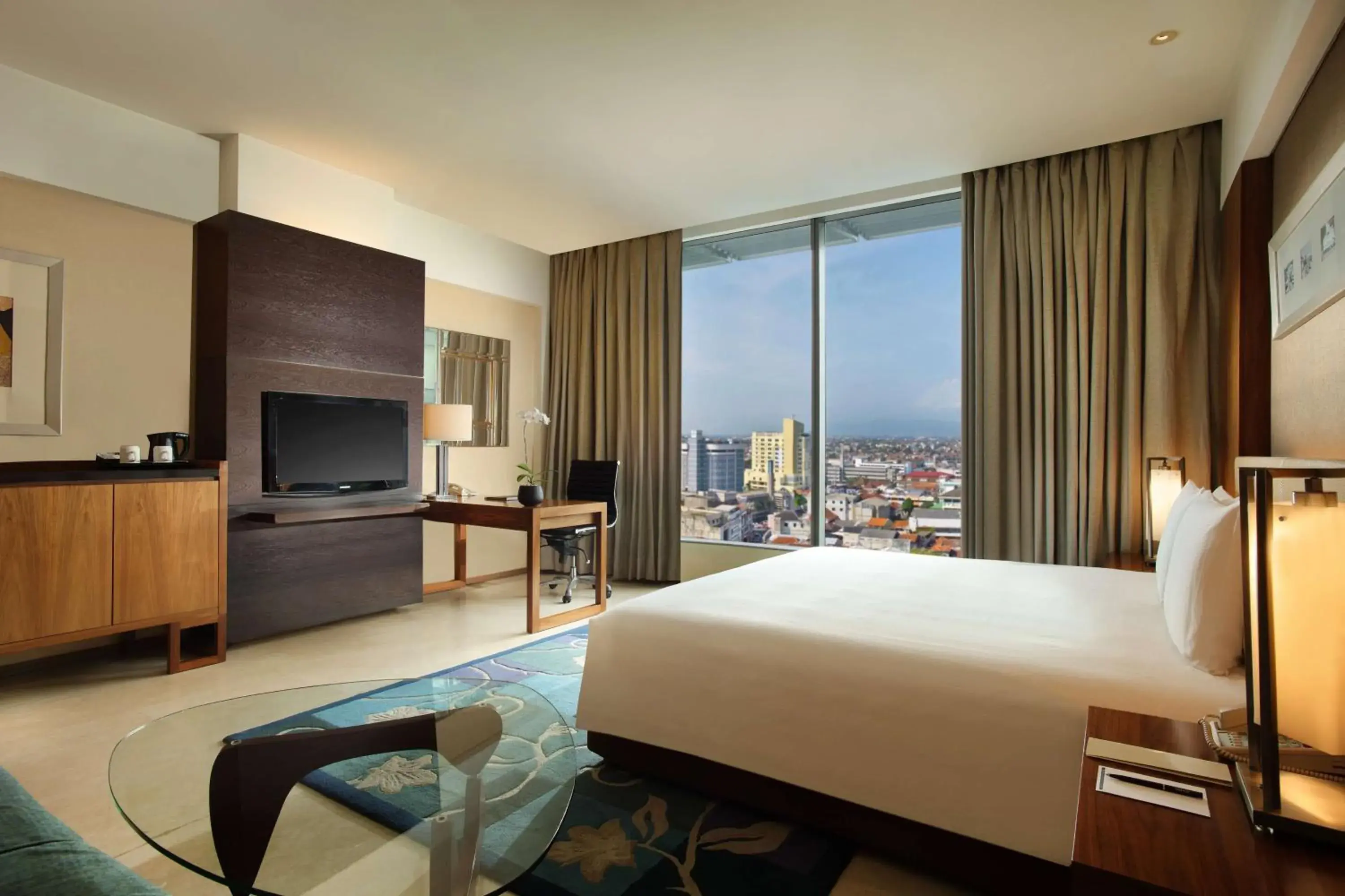 Deluxe King Room with City View in Hilton Bandung Deluxe King Room with City View in Hilton Bandung
