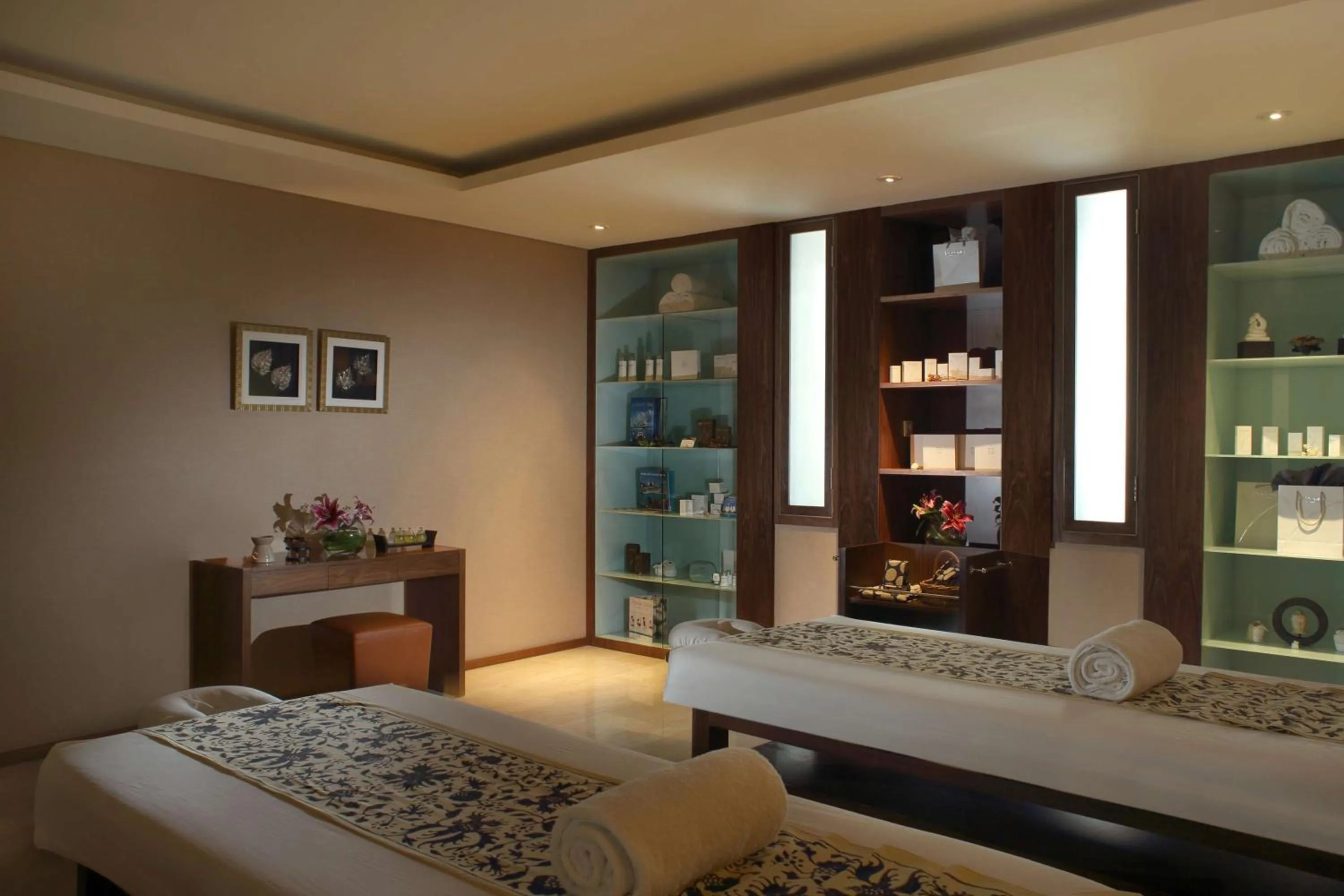 Spa and wellness centre/facilities, Bed in Hilton Bandung