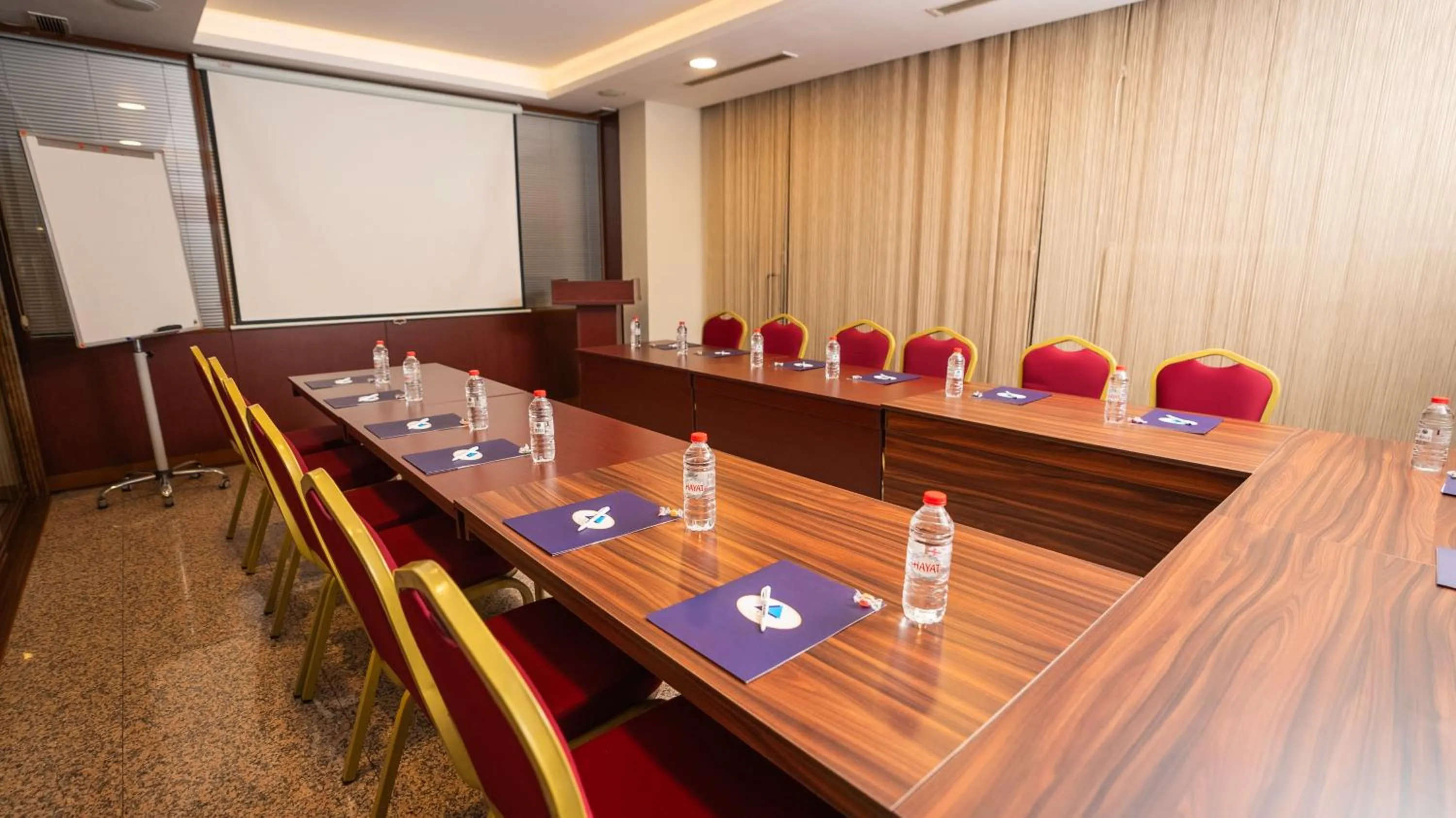 Meeting/conference room in Golden Siyav Hotel