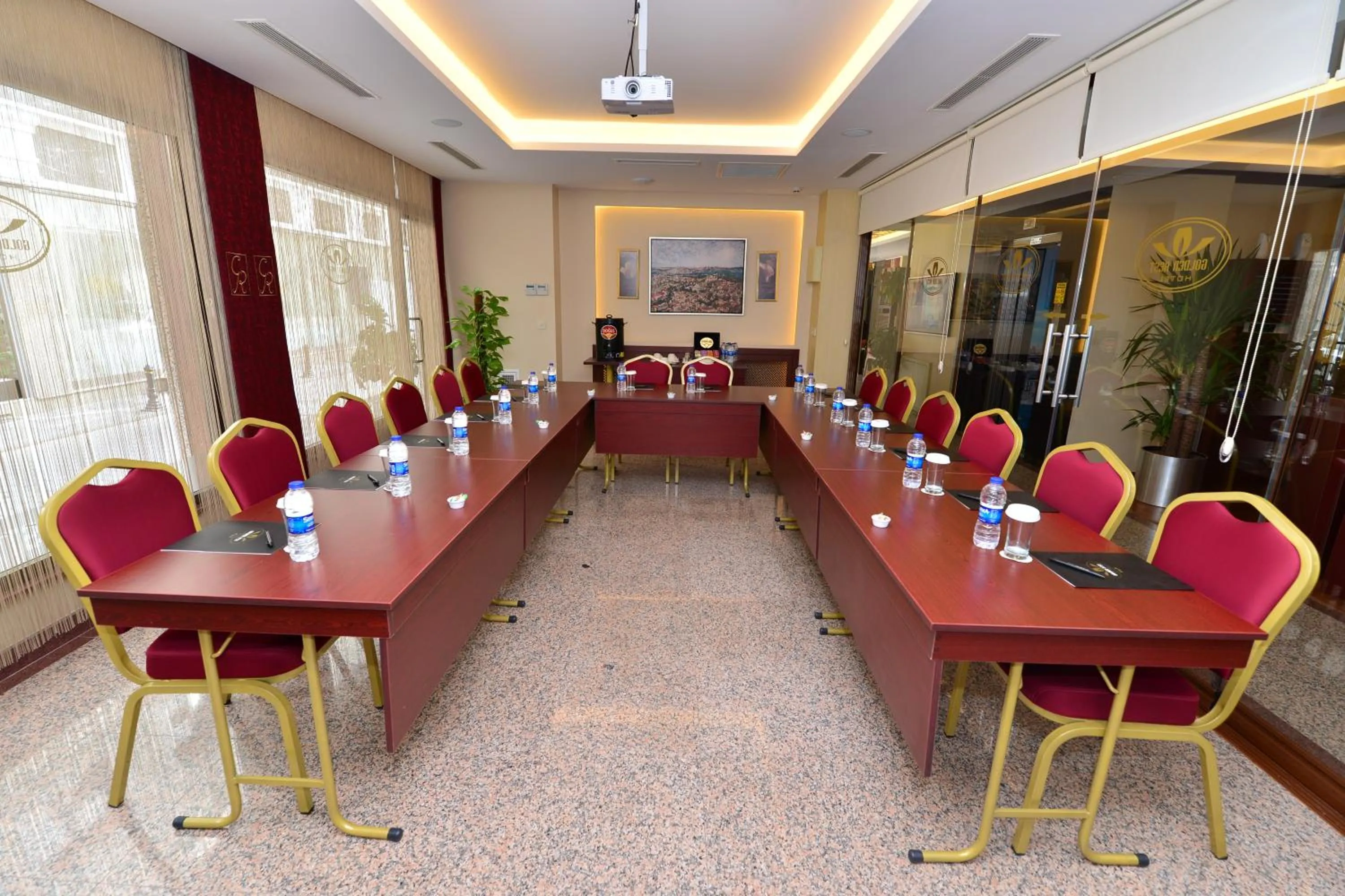 Meeting/conference room in Golden Siyav Hotel