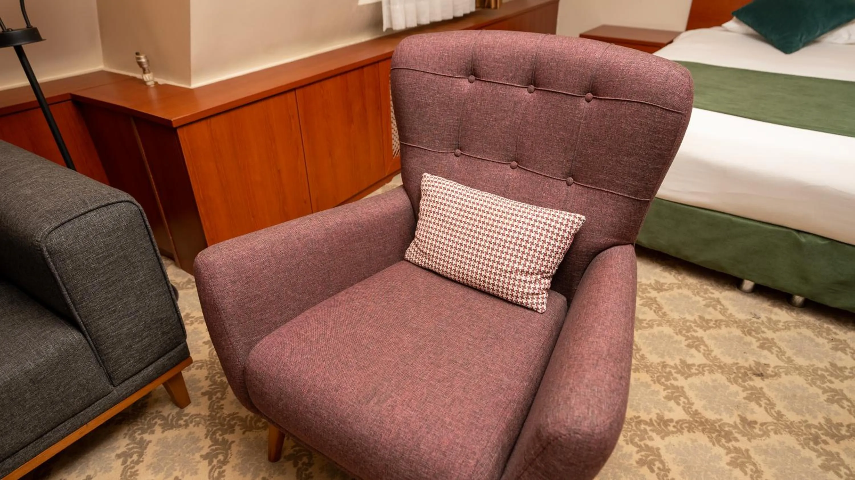 Living room, Bed in Golden Siyav Hotel