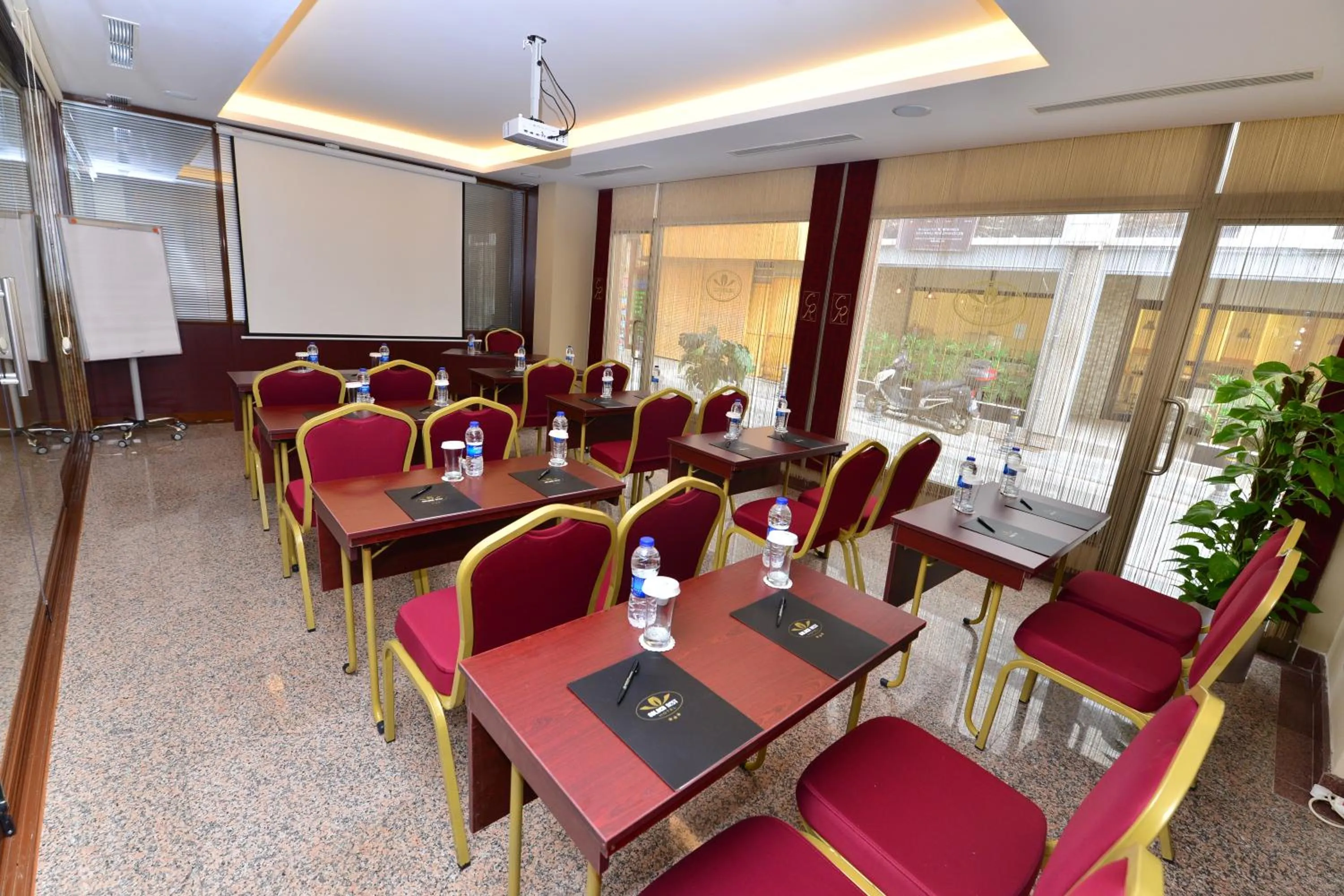 Meeting/conference room in Golden Siyav Hotel