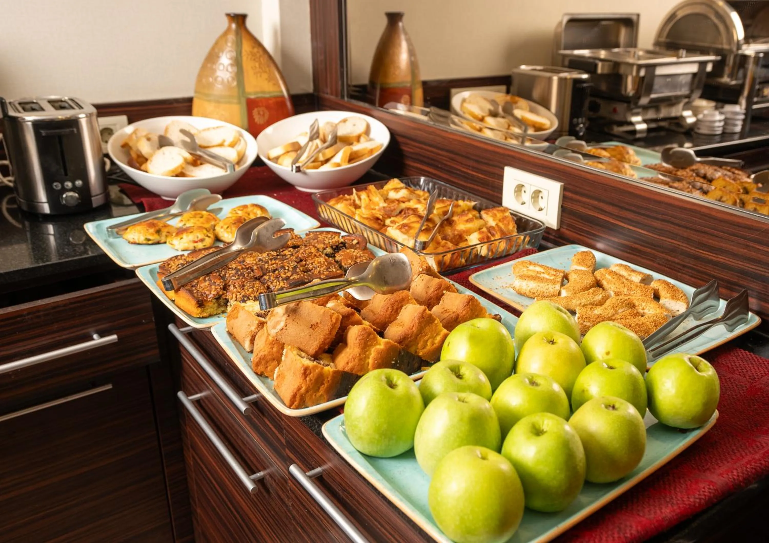 Buffet breakfast in Golden Siyav Hotel