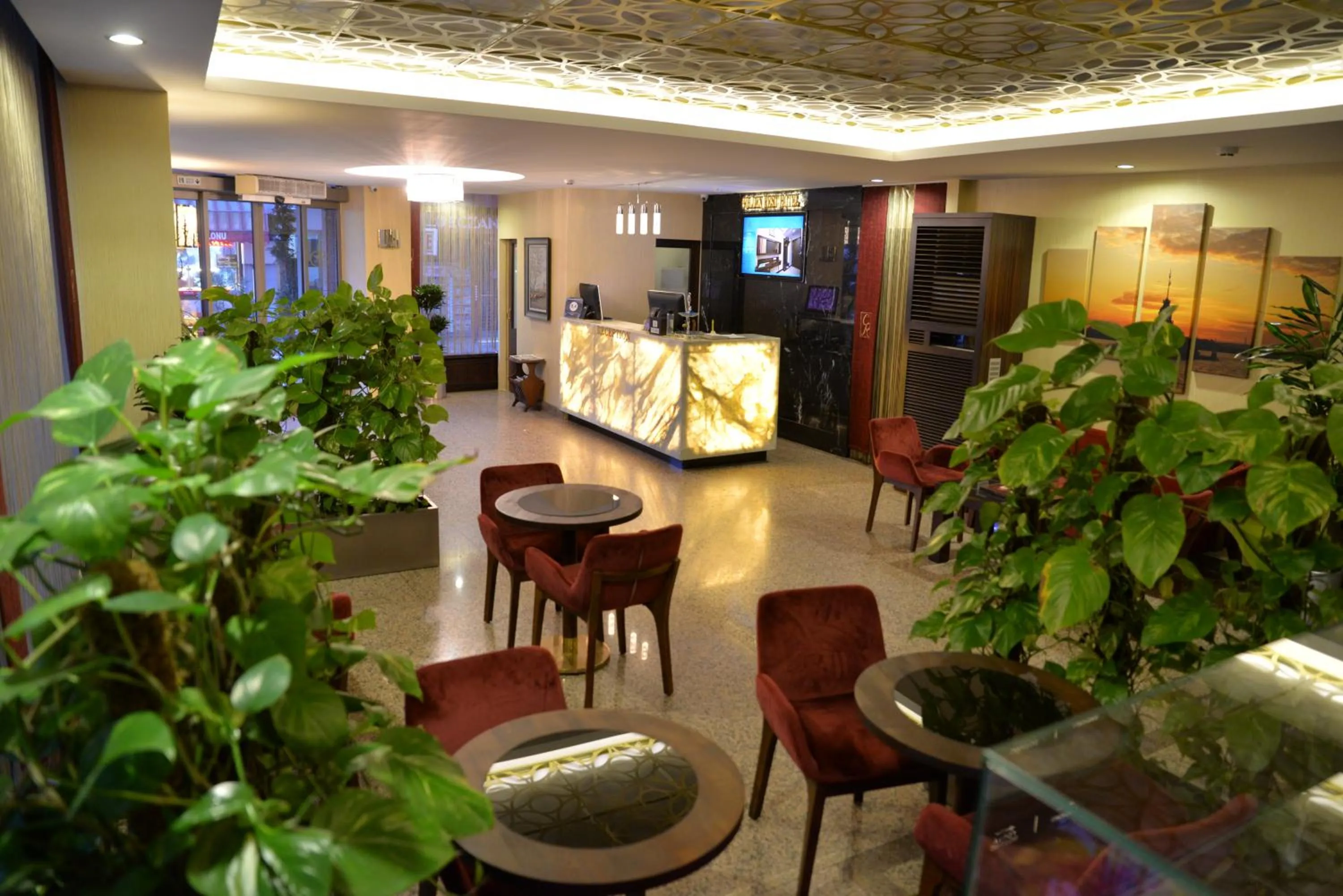 Lobby or reception in Golden Siyav Hotel