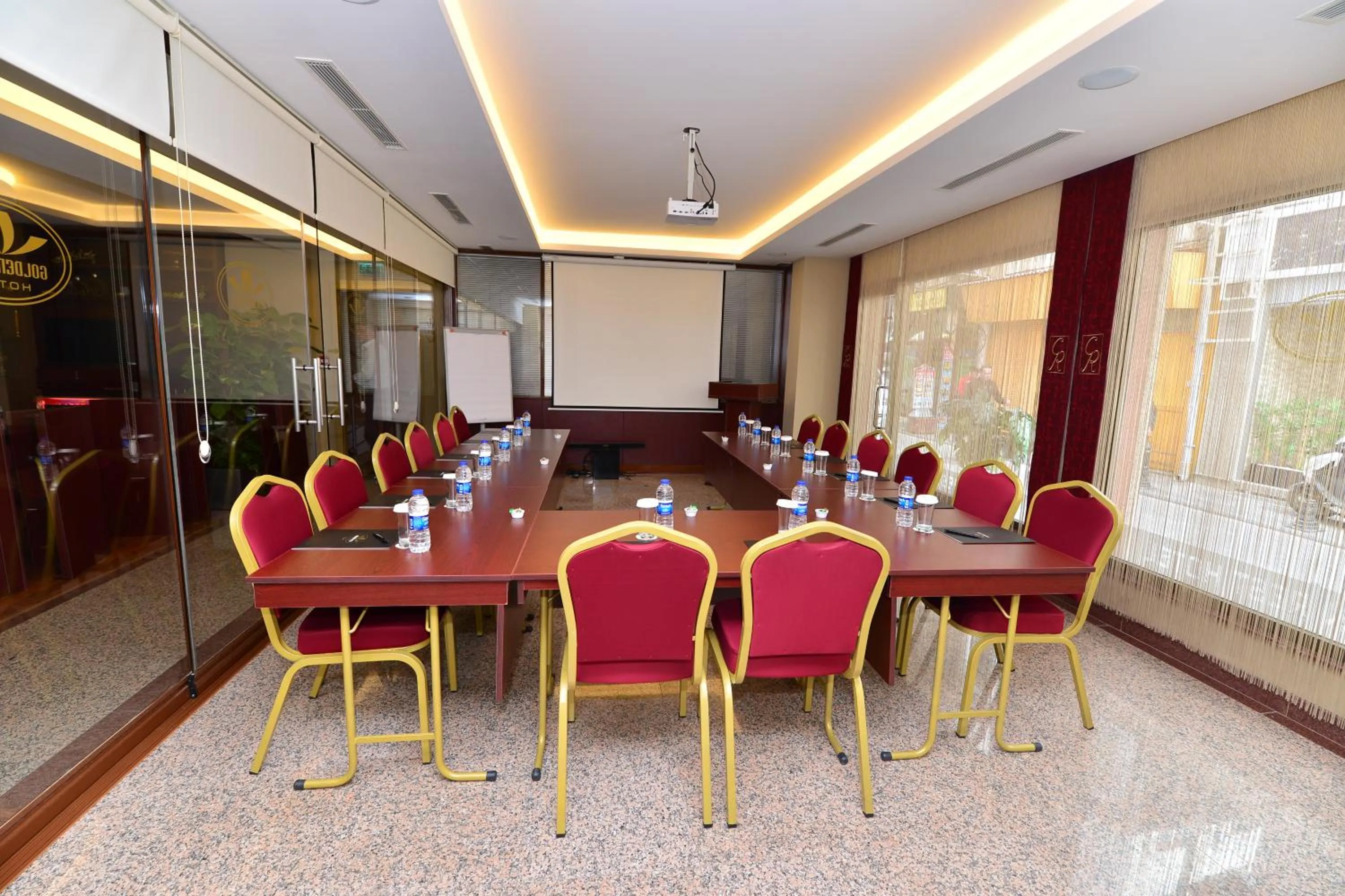 Meeting/conference room in Golden Siyav Hotel