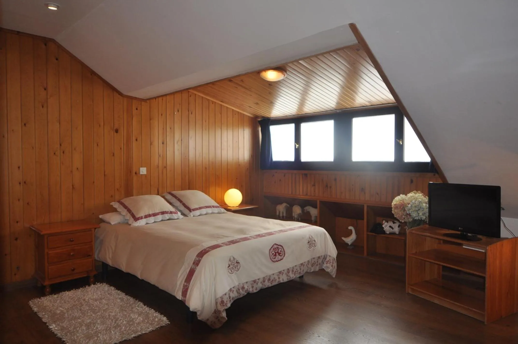 Day, Bed in Hotel Tirol