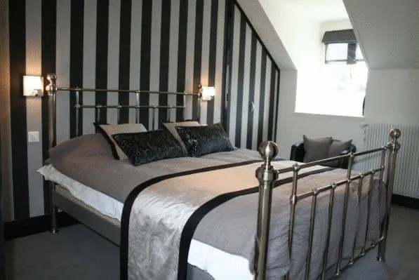 Photo of the whole room, Bed in Demeures & Châteaux, La Ferme des Mares